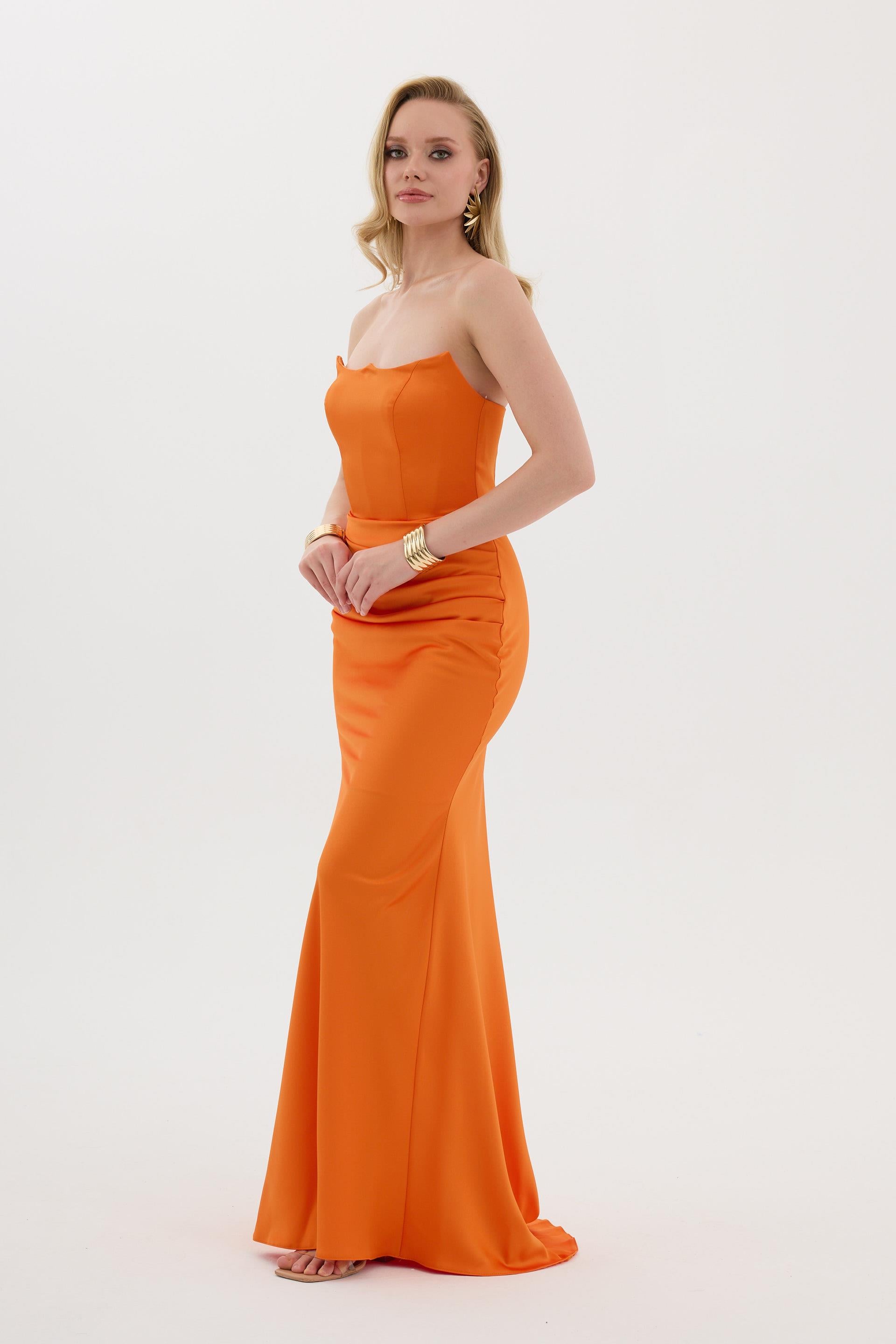 58565-31CARMENCarmen Turuncu Straplez Uzun Saten Abiye Elbise