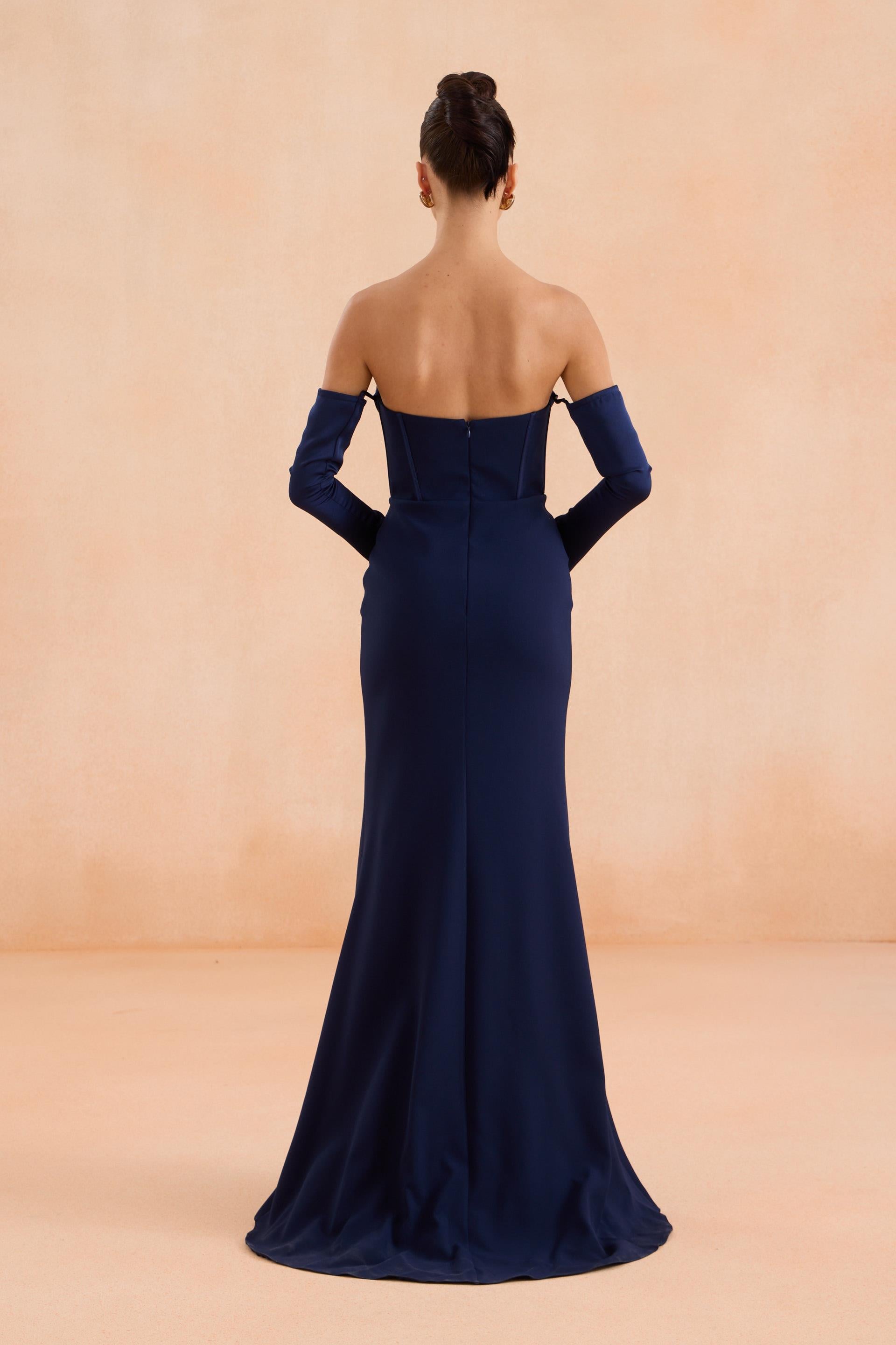 58571-14CARMENCarmen Lacivert Eldivenli Yırtmaçlı Krep Abiye Elbise