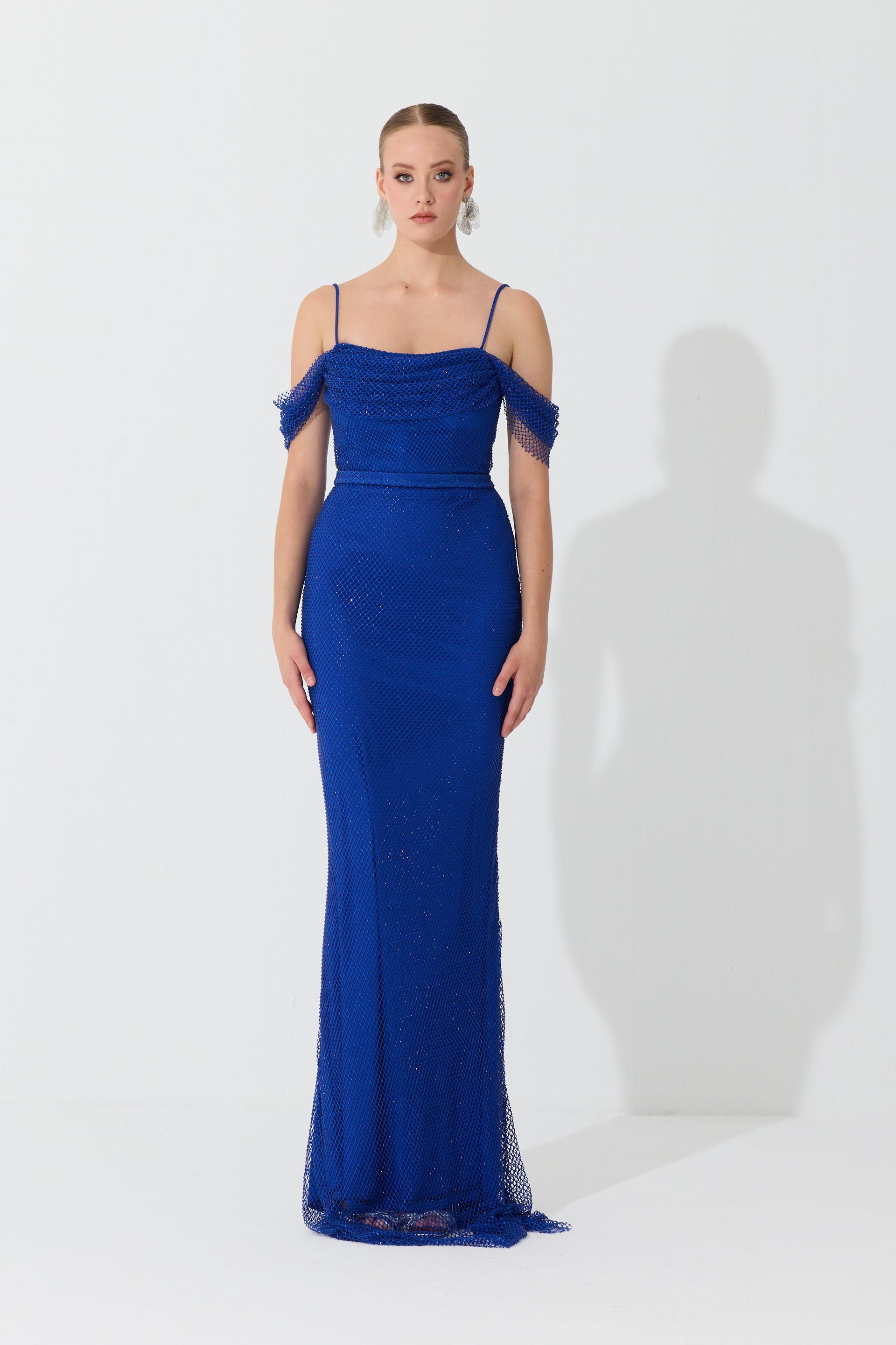 58573-25CARMENCarmen Saks Düşük Kol Taş Fileli Abiye Elbise
