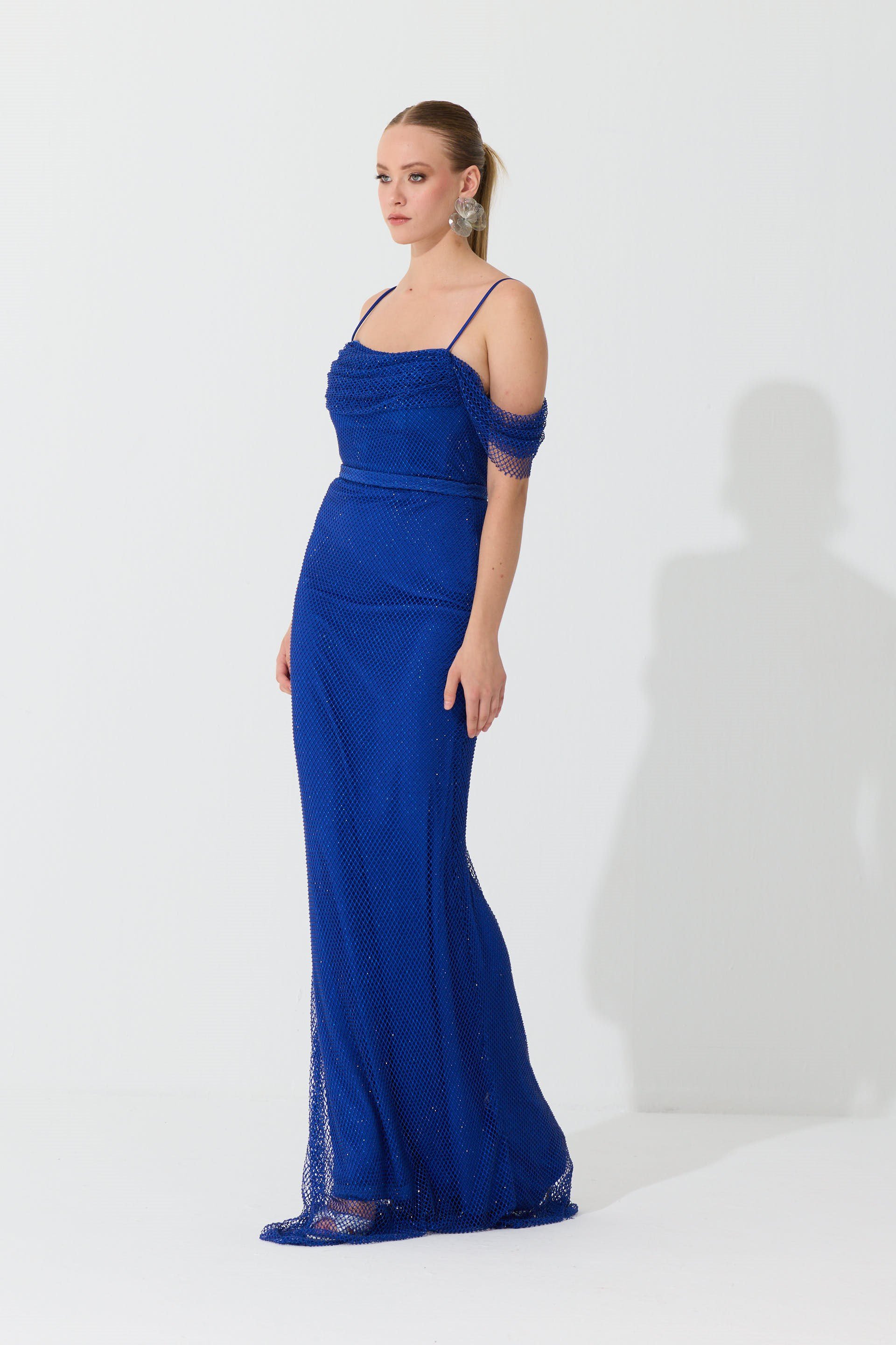 58573-25CARMENCarmen Saks Düşük Kol Taş Fileli Abiye Elbise