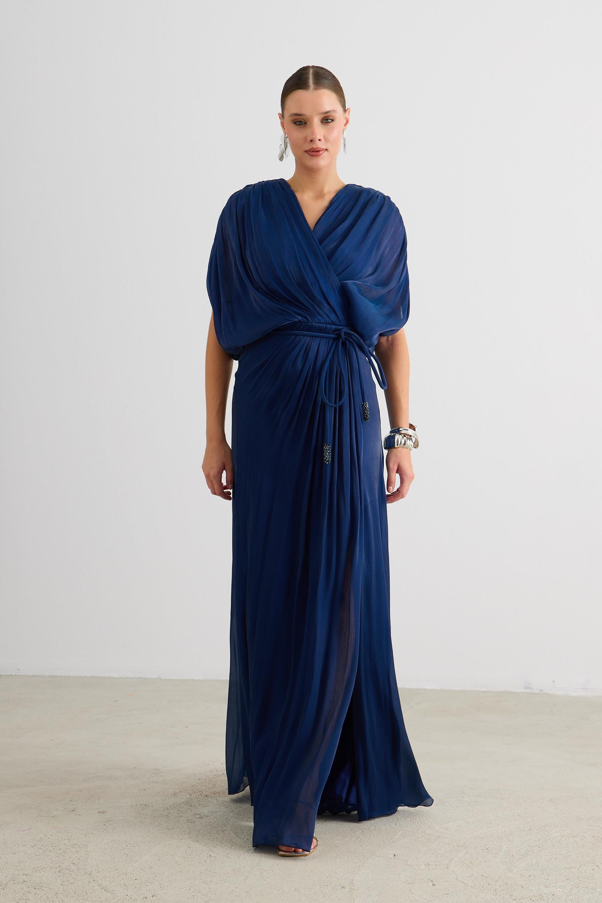 58574-14CARMENCarmen Lacivert Yırtmaçlı Kemerli Organze Abiye Elbise
