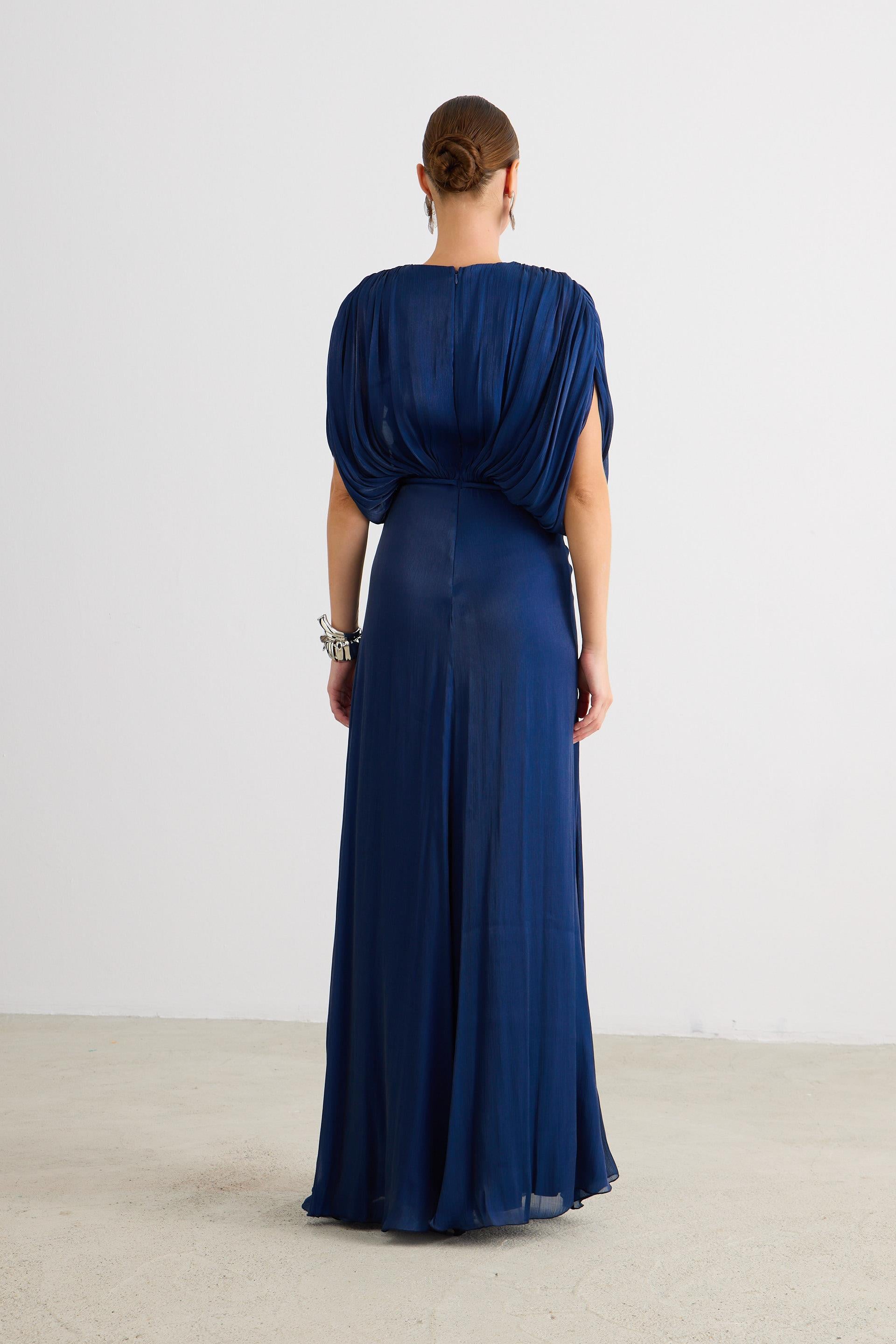 58574-14CARMENCarmen Lacivert Yırtmaçlı Kemerli Organze Abiye Elbise