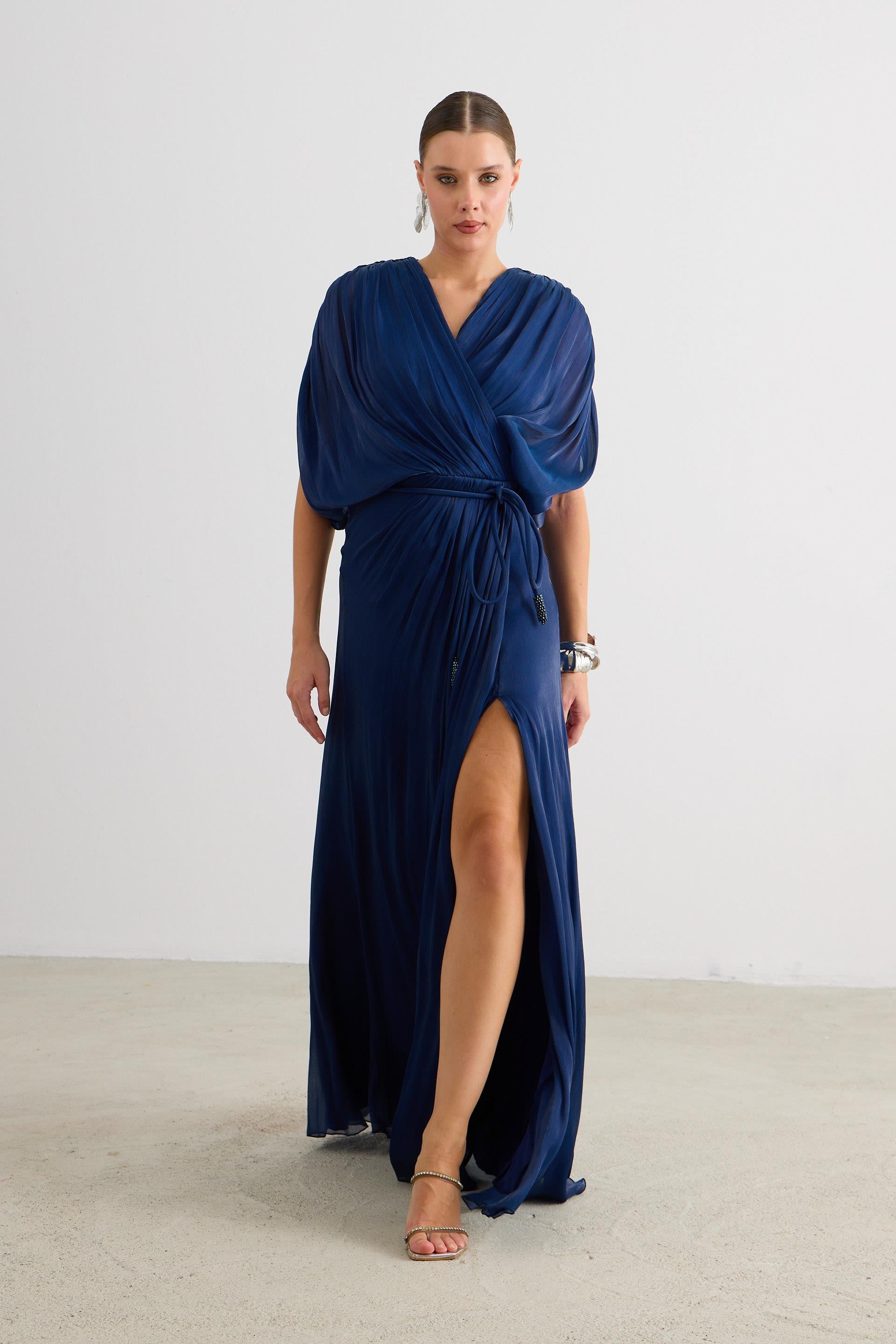 58574-14CARMENCarmen Lacivert Yırtmaçlı Kemerli Organze Abiye Elbise