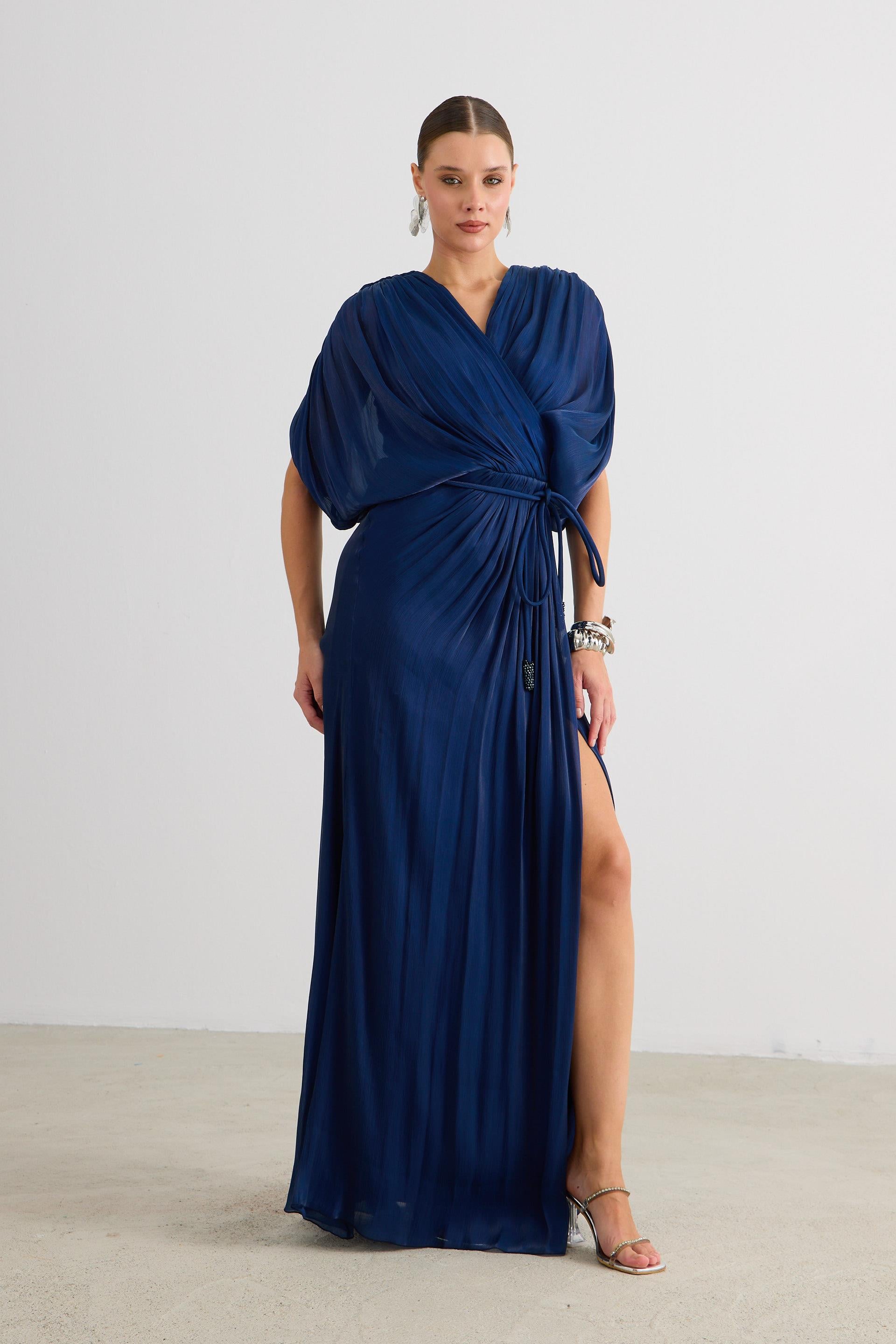 58574-14CARMENCarmen Lacivert Yırtmaçlı Kemerli Organze Abiye Elbise