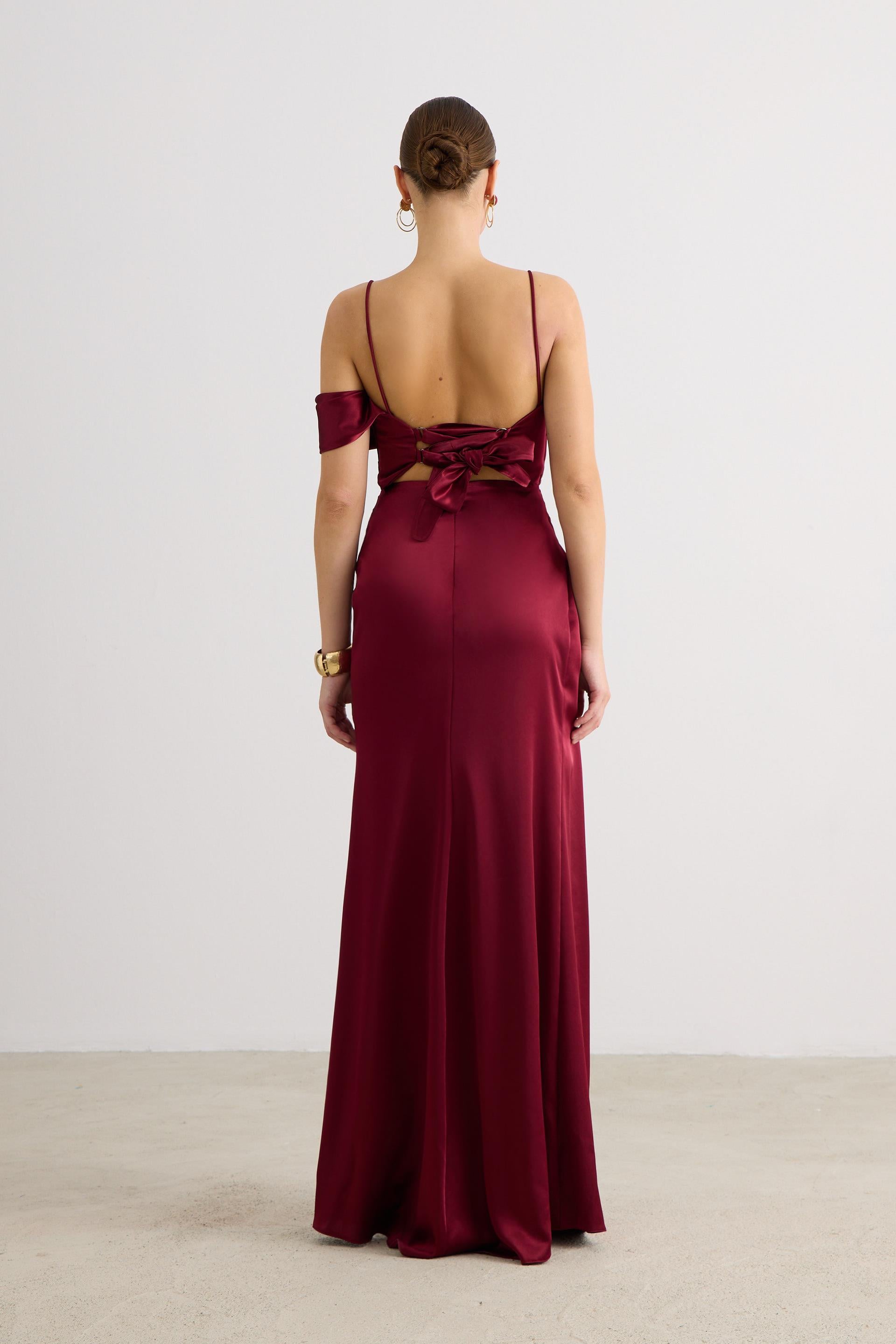 58576-3CARMENCarmen Bordo Askılı Yırtmaçlı Saten Abiye Elbise