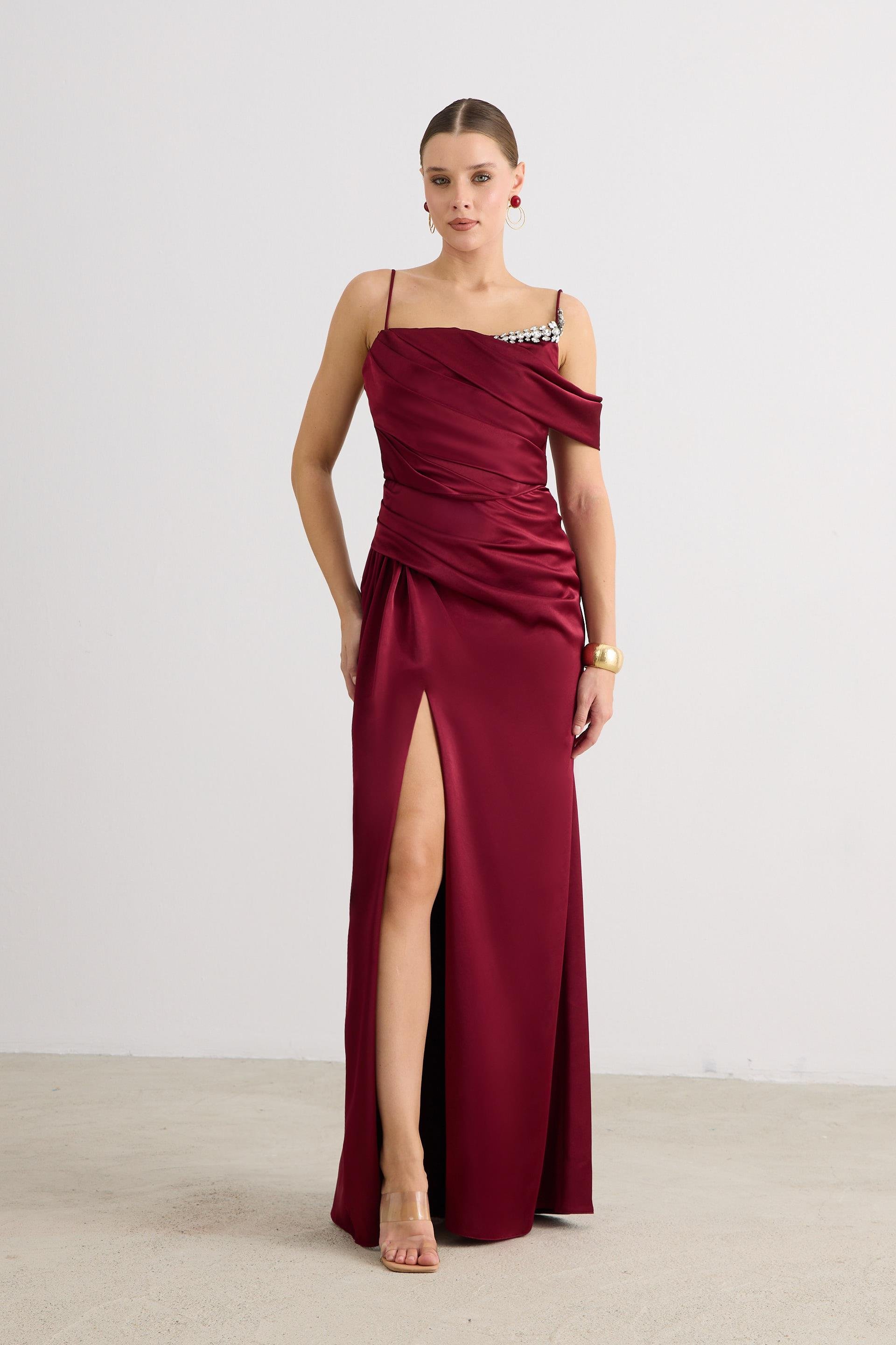58576-3CARMENCarmen Bordo Askılı Yırtmaçlı Saten Abiye Elbise