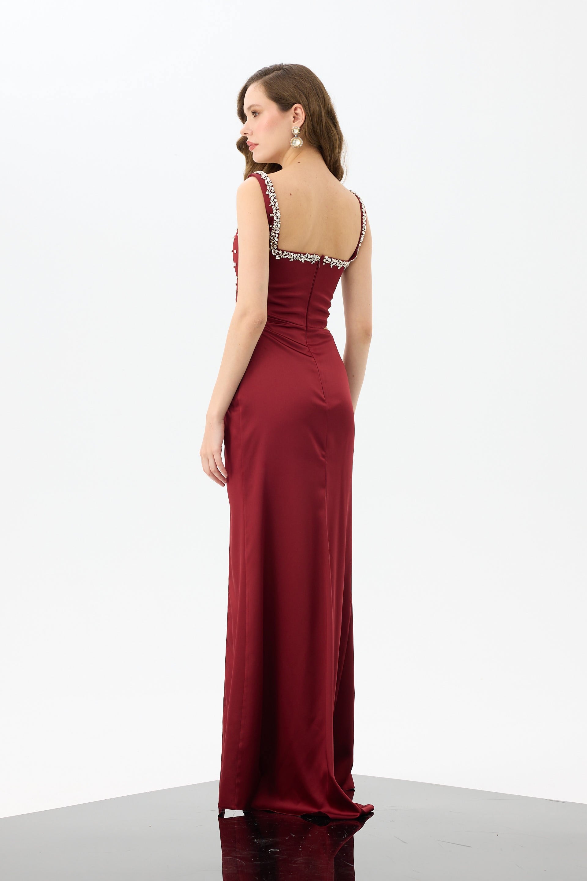 58592-3CARMENCarmen Bordo İşlemeli Yırtmaçlı Saten Abiye Elbise