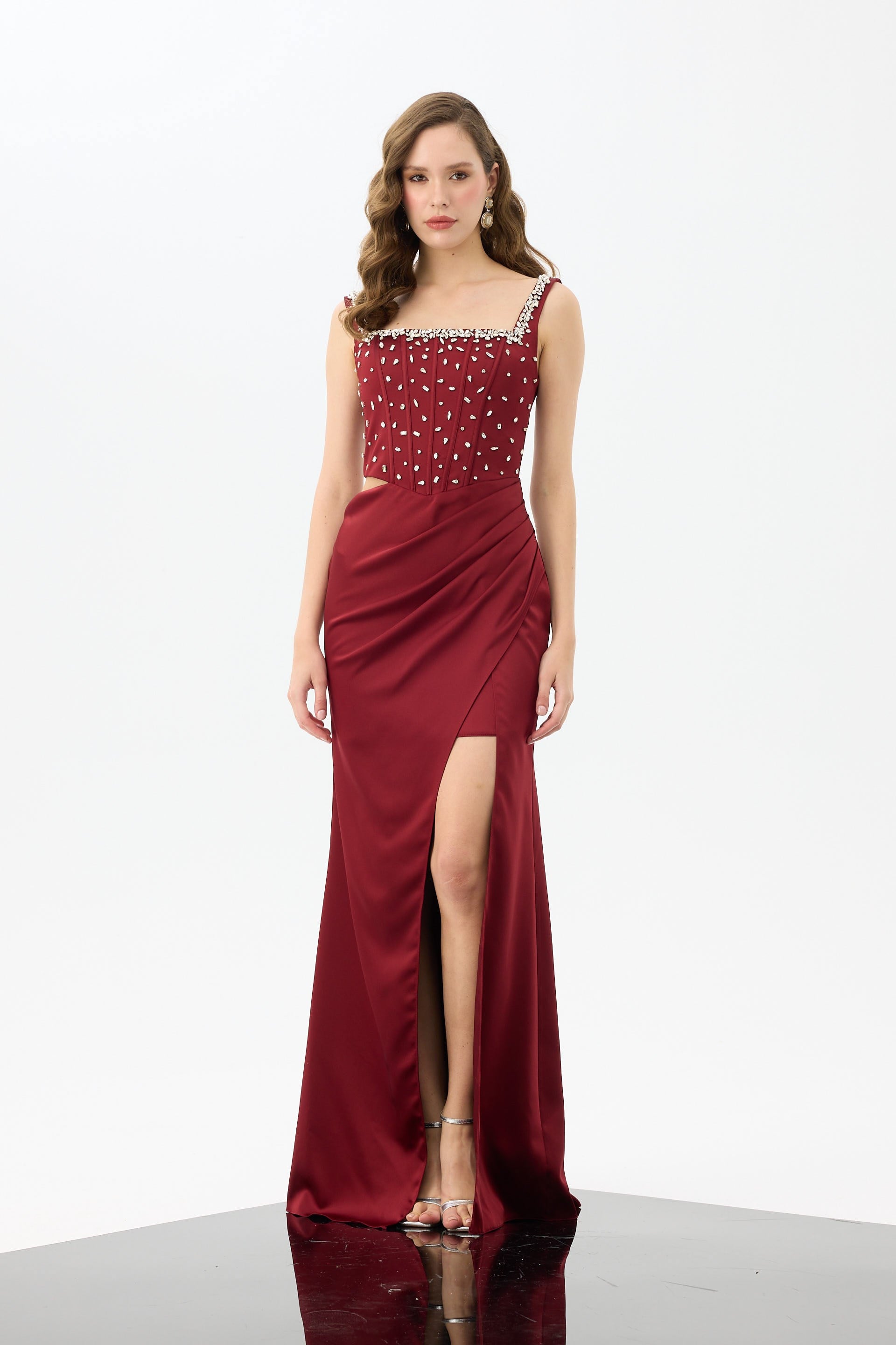 58592-3CARMENCarmen Bordo İşlemeli Yırtmaçlı Saten Abiye Elbise