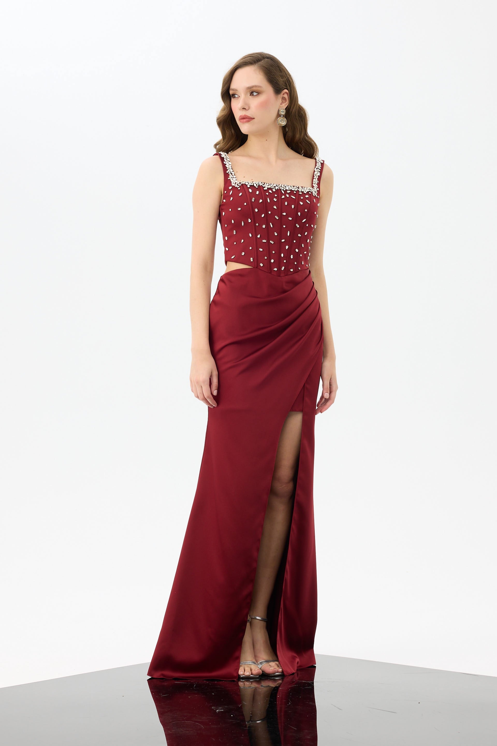 58592-3CARMENCarmen Bordo İşlemeli Yırtmaçlı Saten Abiye Elbise