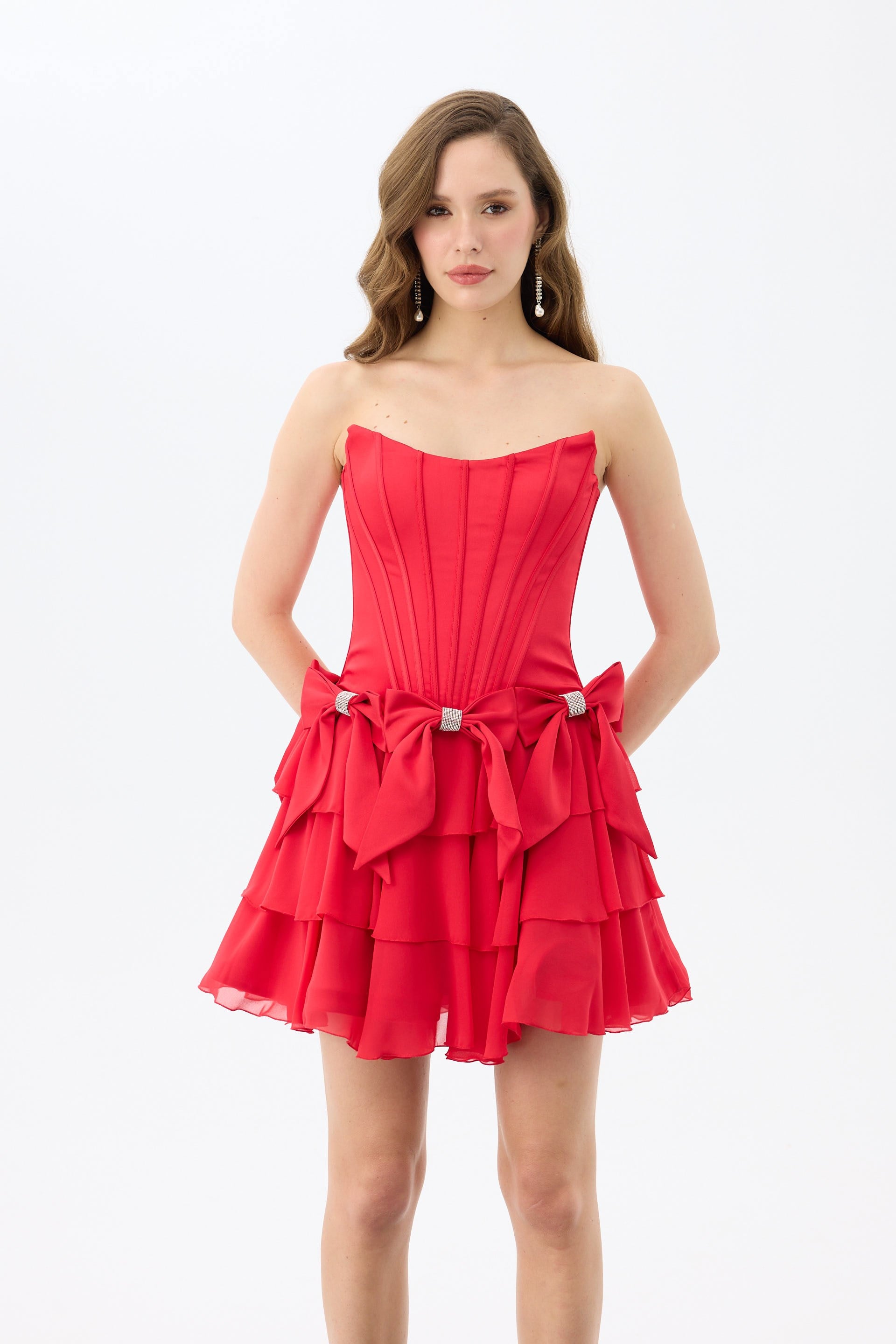 58663-13CARMENCarmen Kırmızı Taşlı Straplez Saten After Party Elbisesi