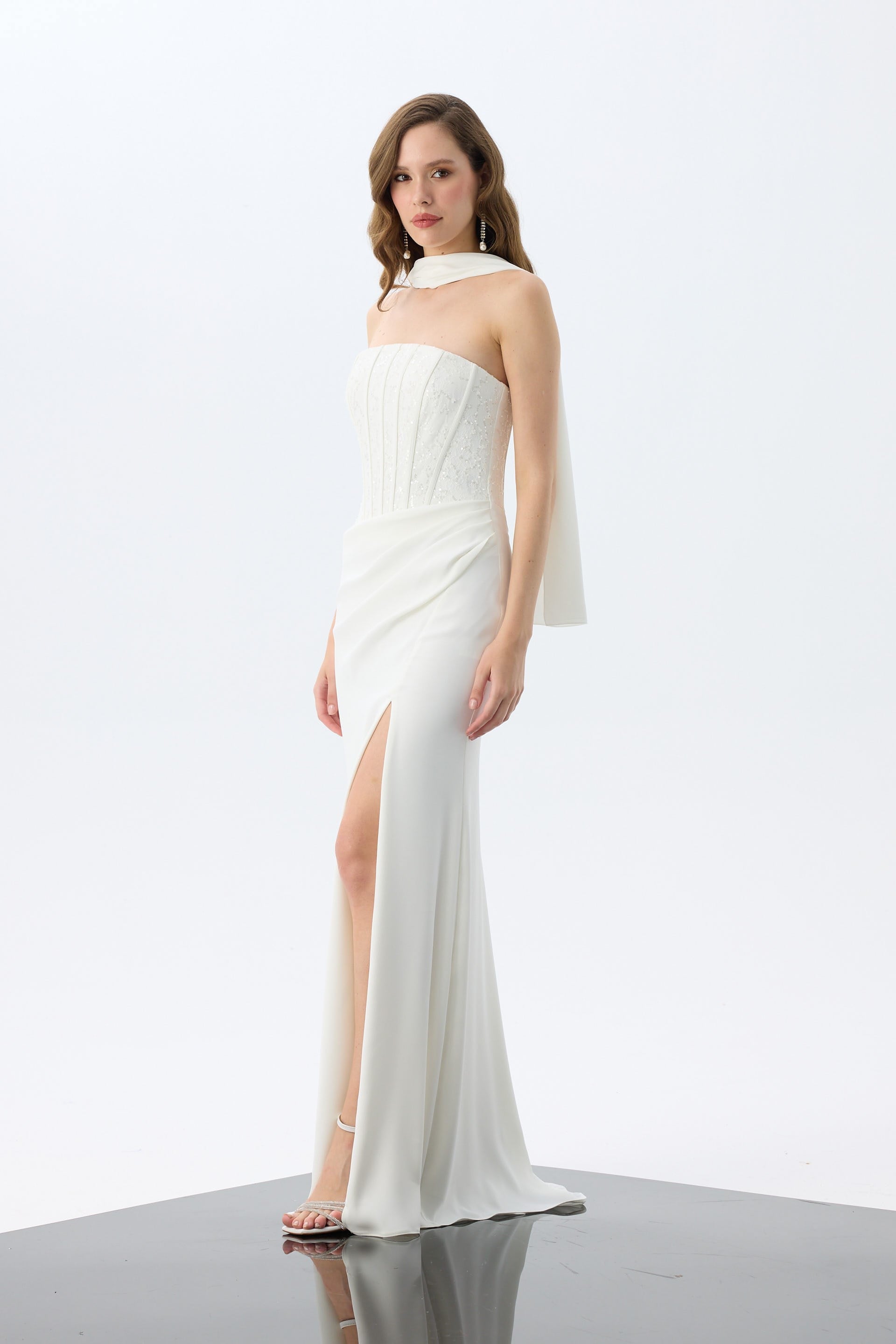 58664-2CARMENCarmen Beyaz Yırtmaçlı Şallı Krep Nikah Elbisesi
