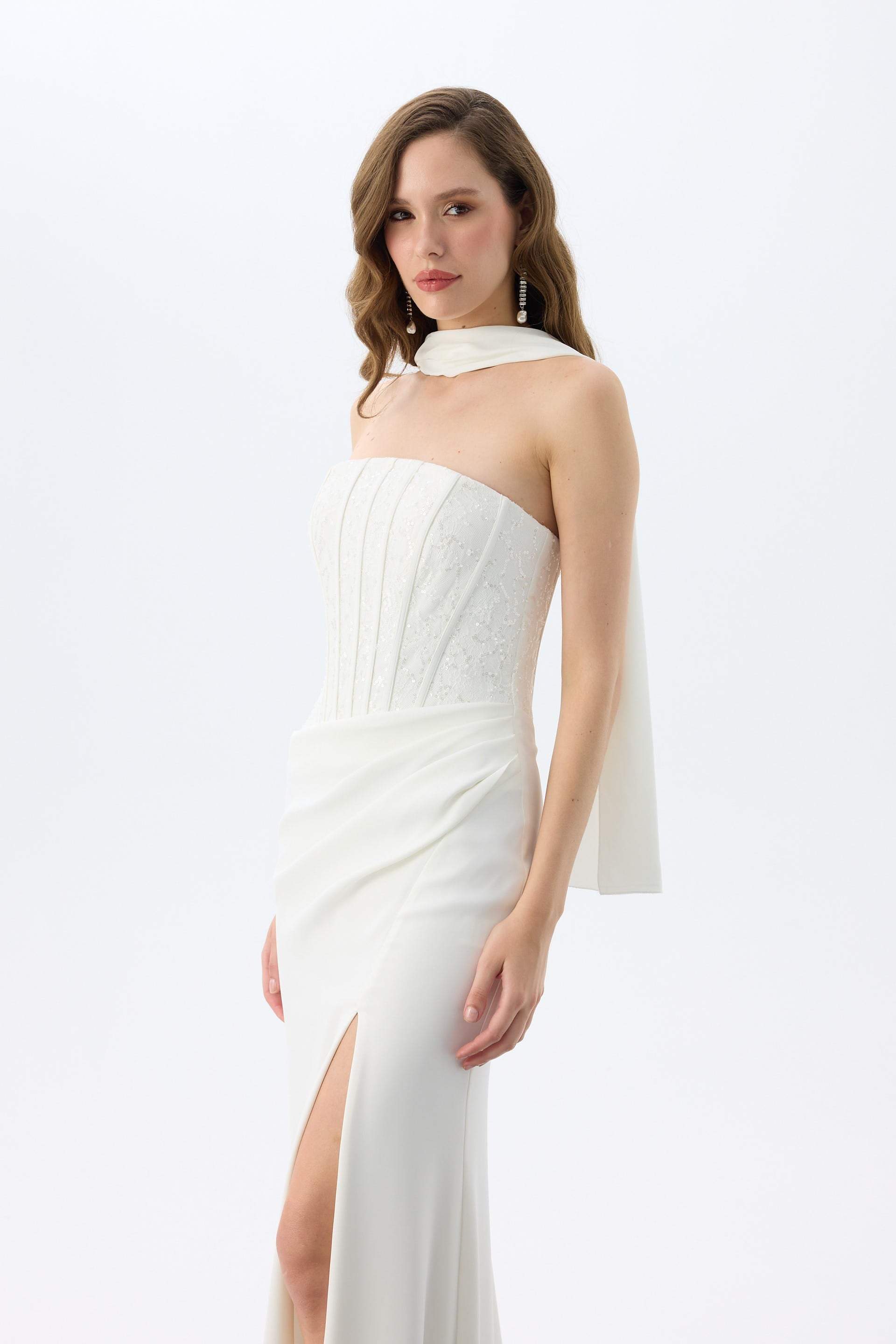 58664-2CARMENCarmen Beyaz Yırtmaçlı Şallı Krep Nikah Elbisesi