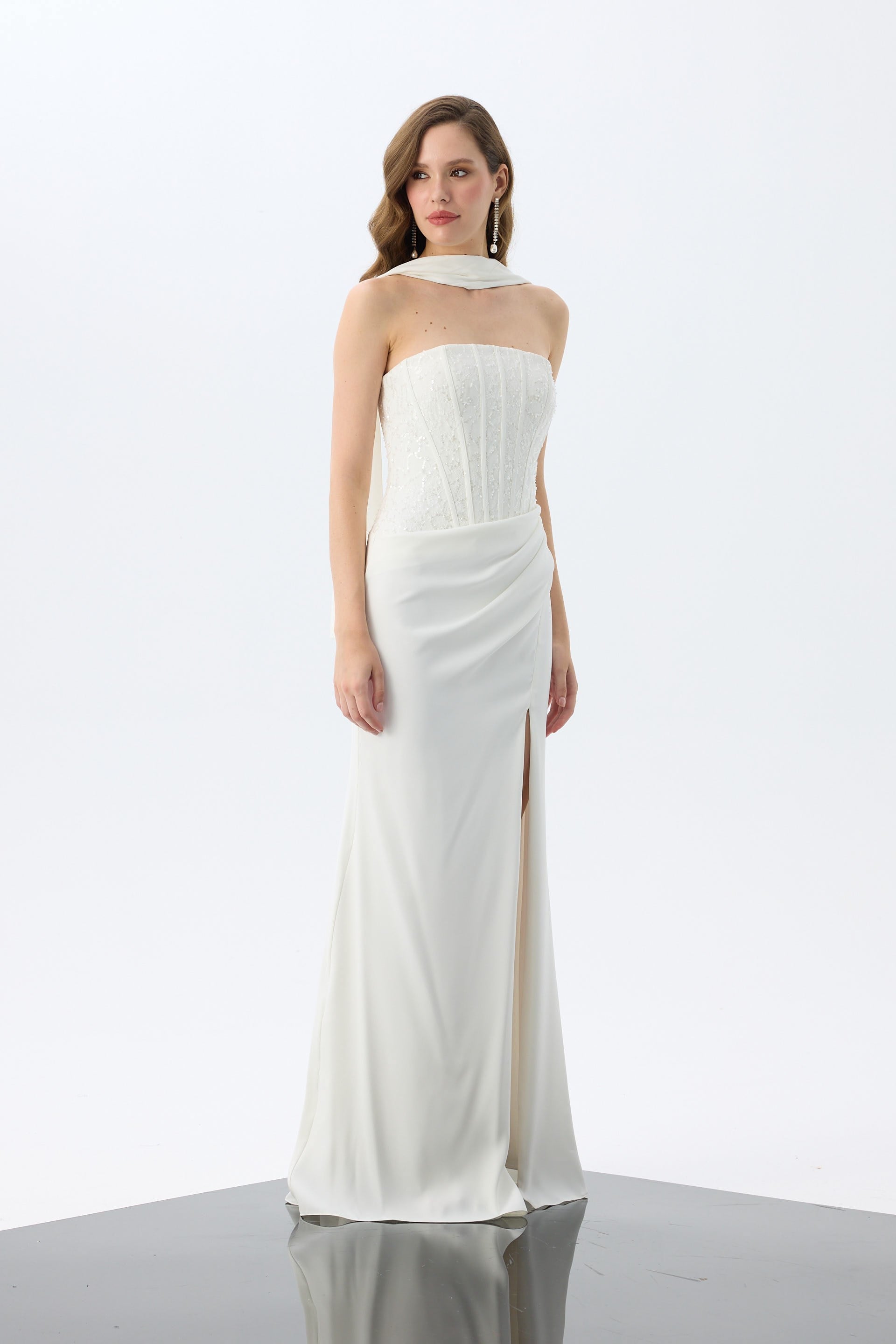 58664-2CARMENCarmen Beyaz Yırtmaçlı Şallı Krep Nikah Elbisesi