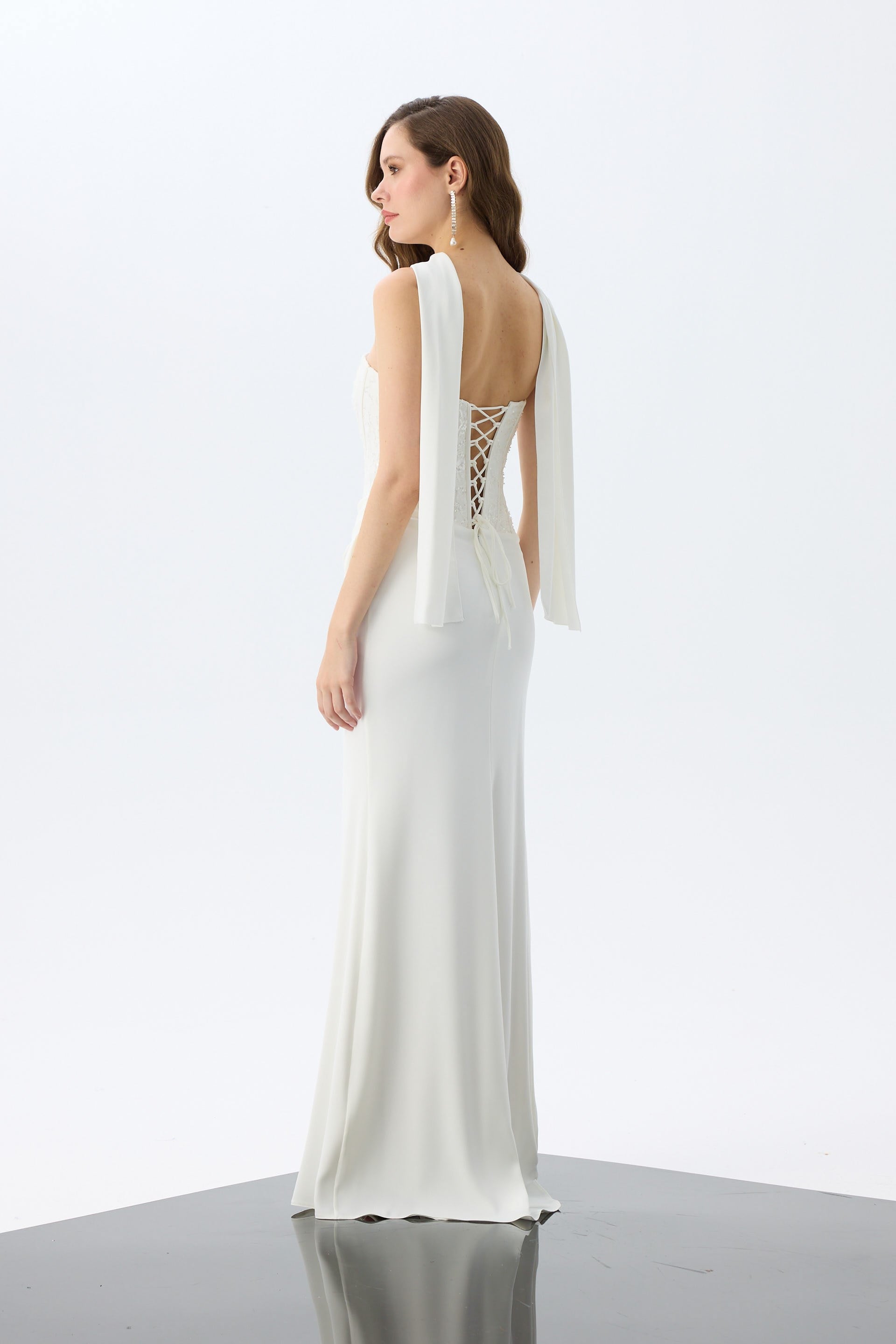 58664-2CARMENCarmen Beyaz Yırtmaçlı Şallı Krep Nikah Elbisesi