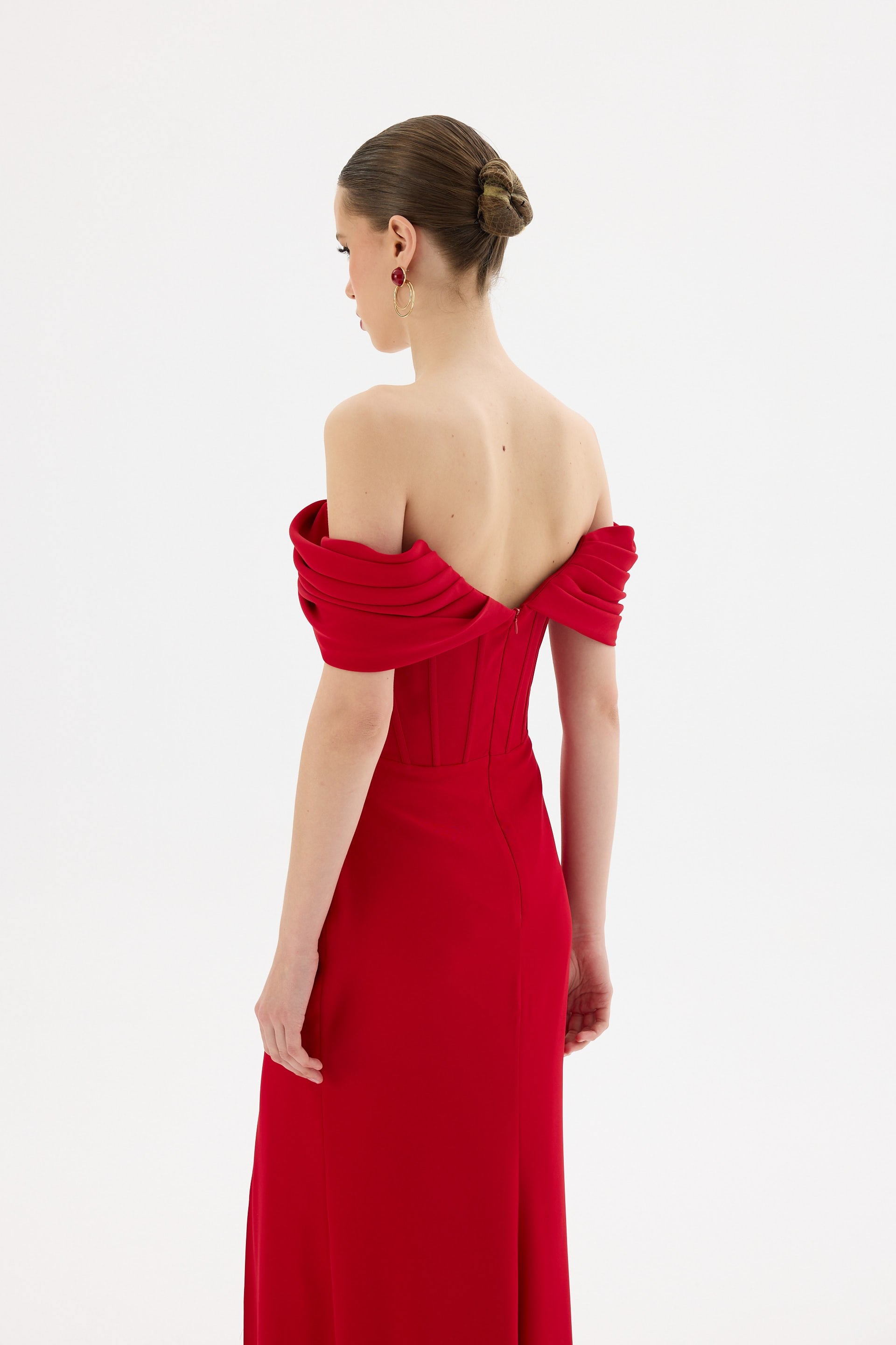 58672-13CARMENCarmen Kırmızı Düşük Kol Yırtmaçlı Krep Abiye Elbise