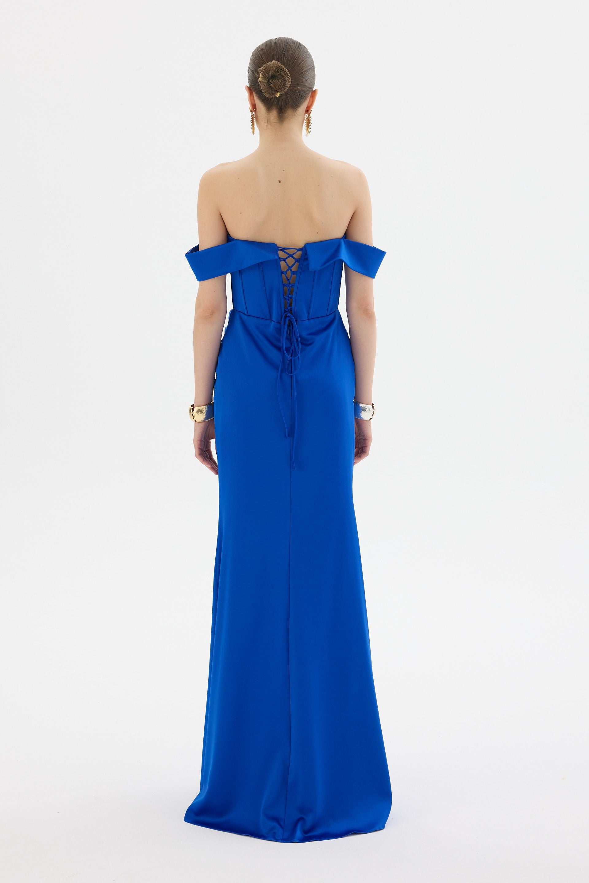 58689-25CARMENCarmen Saks Düşük Kol Straplez Saten Abiye Elbise