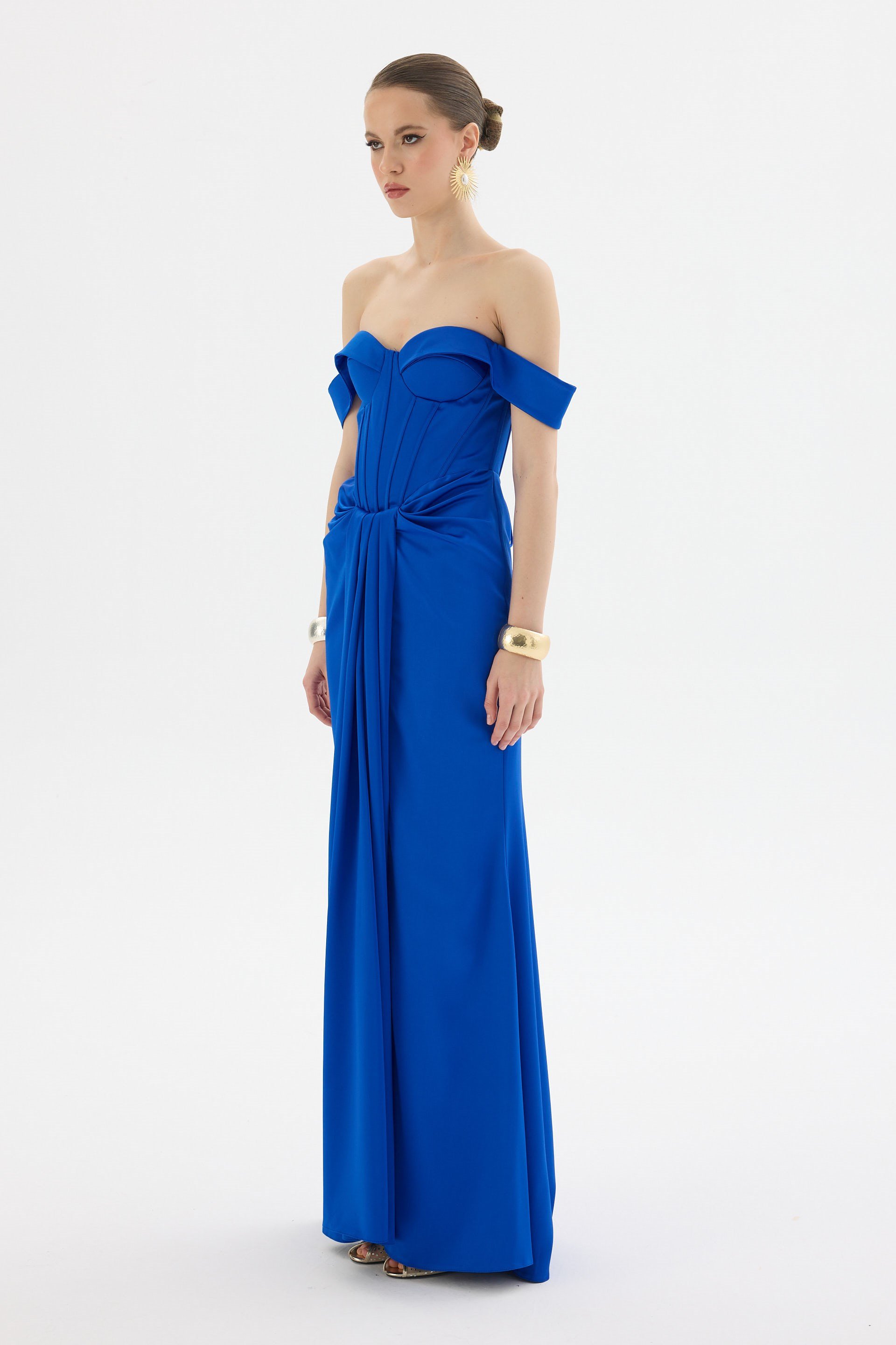 58689-25CARMENCarmen Saks Düşük Kol Straplez Saten Abiye Elbise