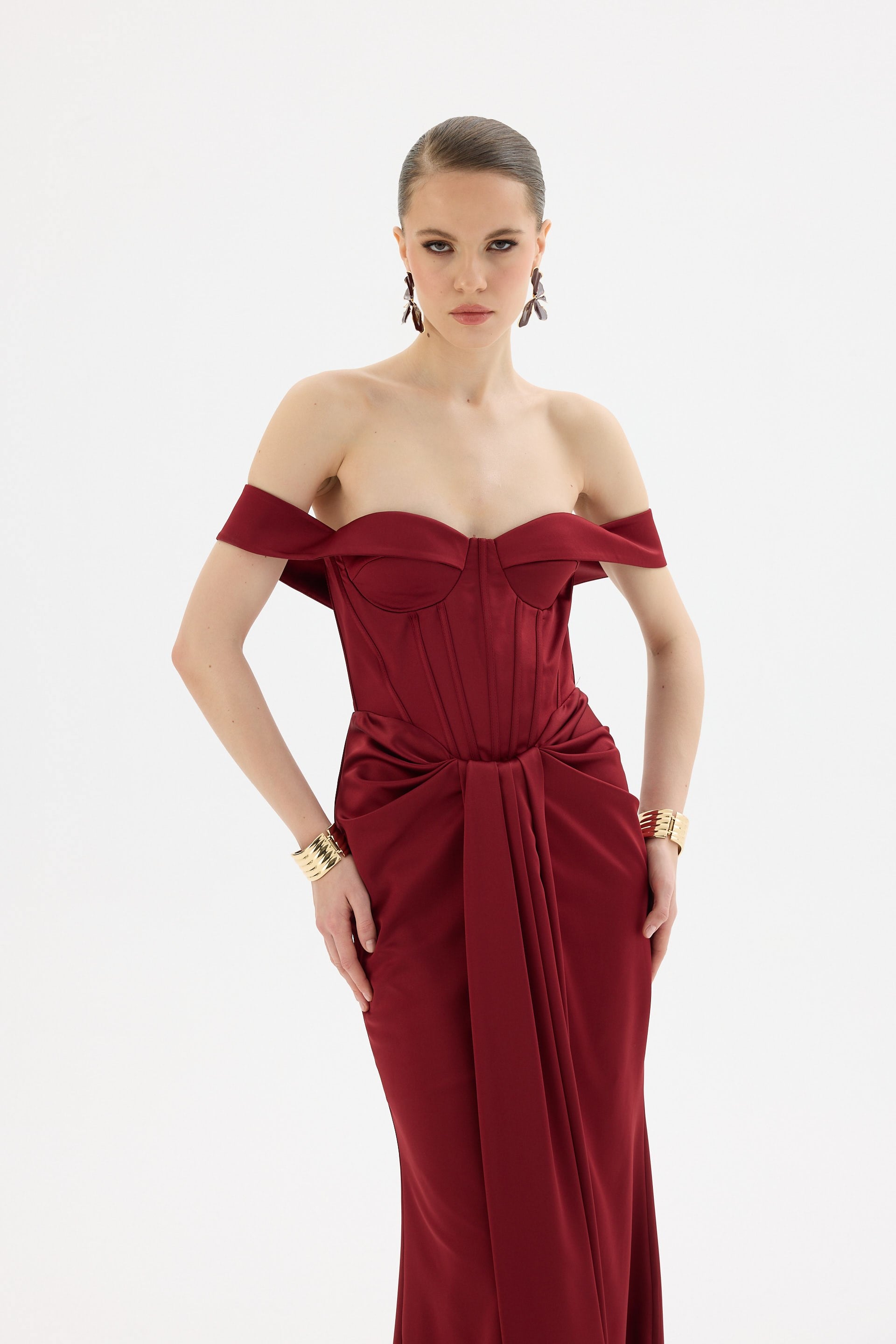 58689-3CARMENCarmen Bordo Düşük Kol Straplez Saten Abiye Elbise