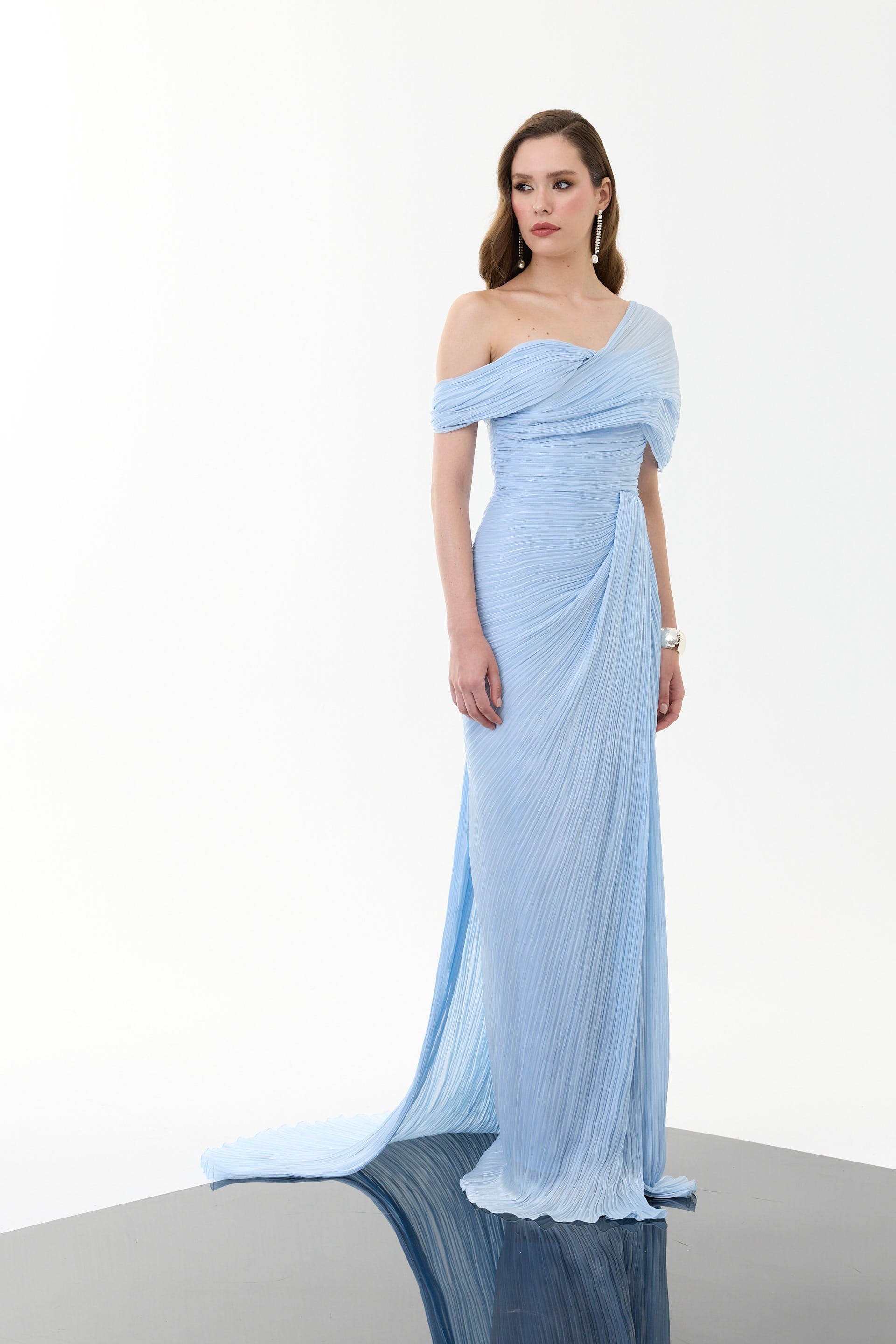 58698-16CARMENCarmen Mavi Tek Kol Pliseli Organze Abiye Elbise