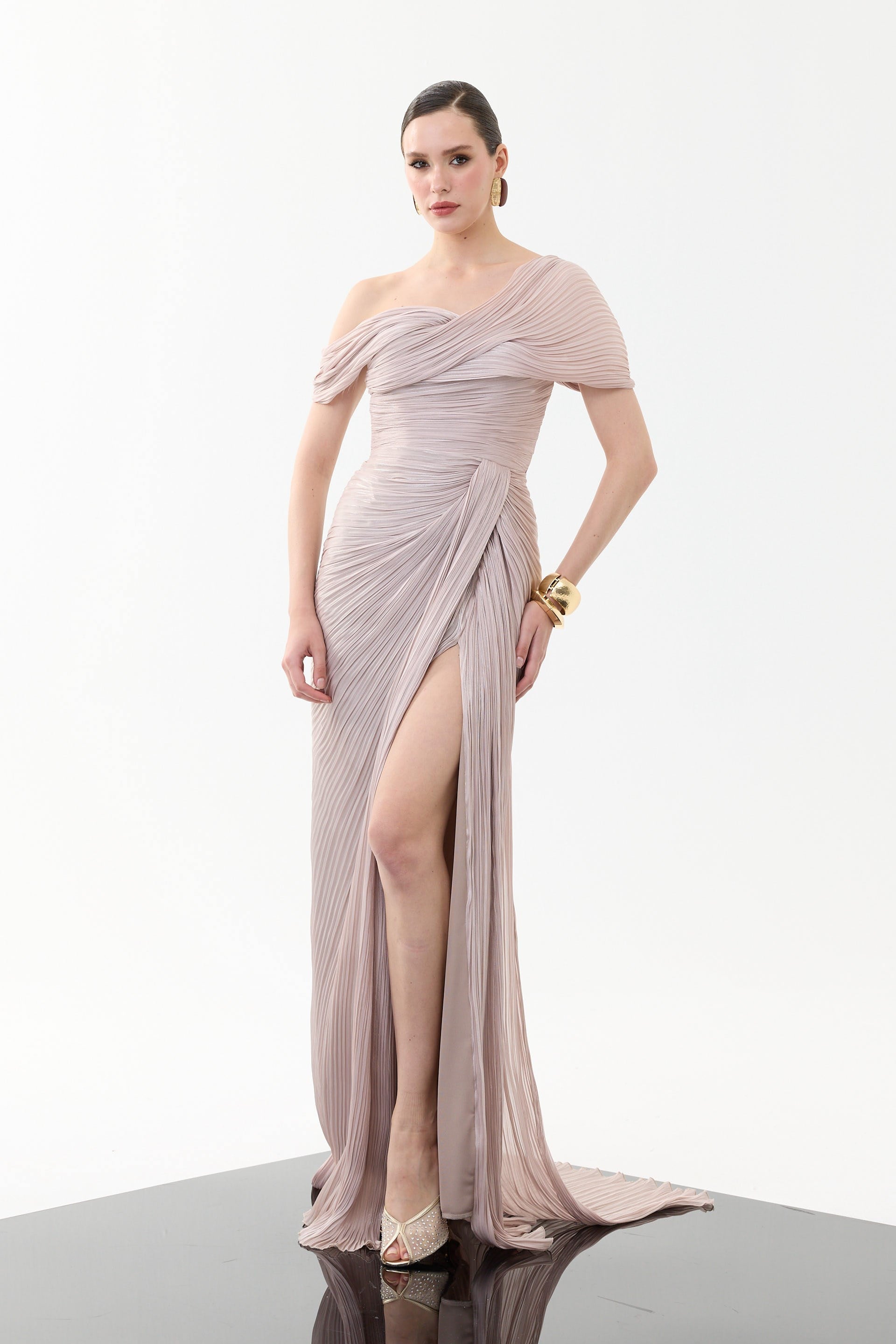 58698-29CARMENCarmen Taş Tek Kol Pliseli Organze Abiye Elbise