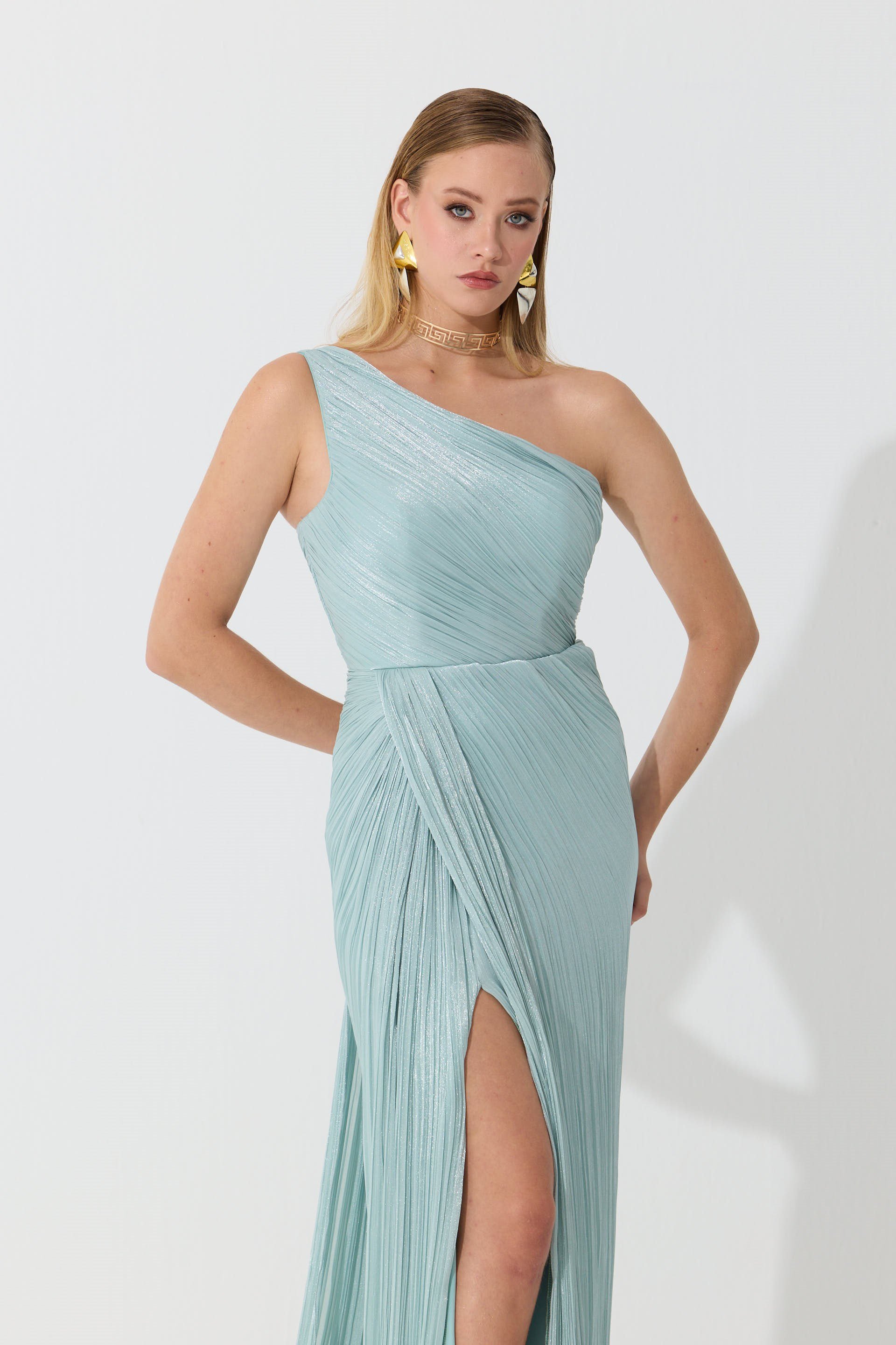 58739-86CARMENCarmen Çağla Tek Kol Yırtmaçlı Organze Abiye Elbise