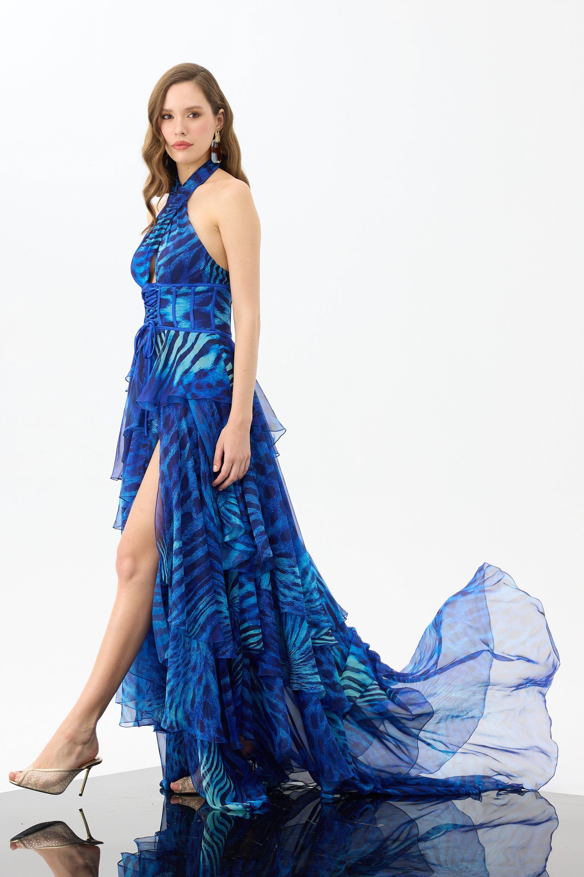 58746-25CARMENCarmen Saks Boyundan Bağlamalı Leopar Desenli Abiye Elbise