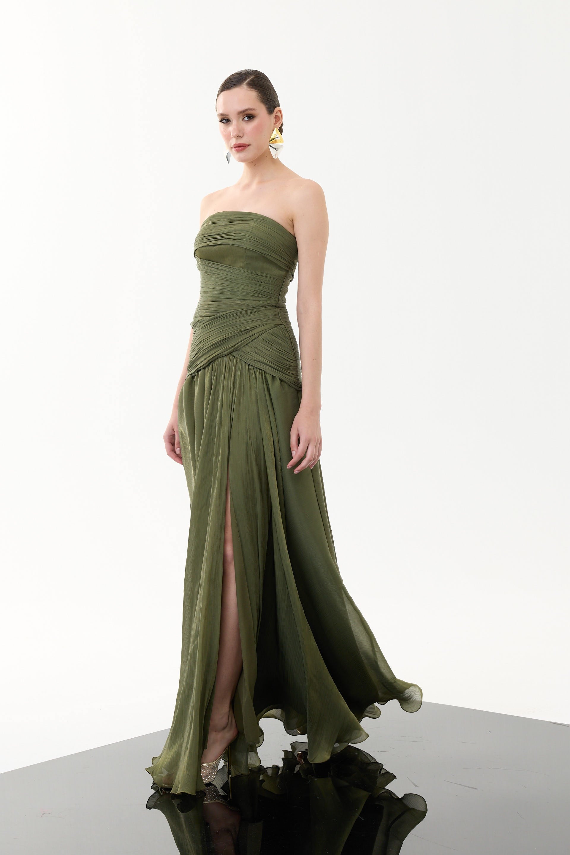 58752-12CARMENCarmen Haki Straplez Yırtmaçlı Organze Abiye Elbise