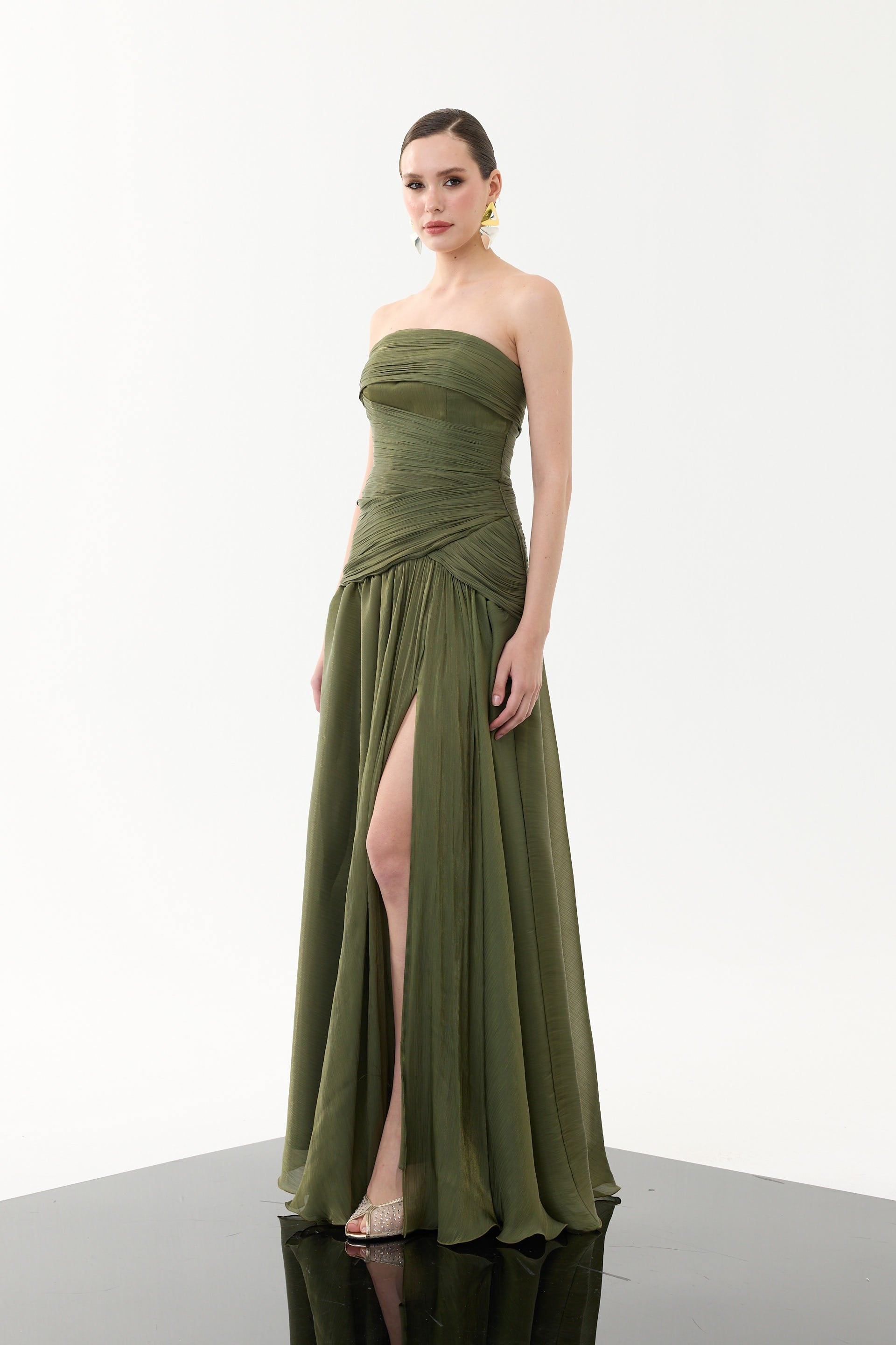 58752-12CARMENCarmen Haki Straplez Yırtmaçlı Organze Abiye Elbise
