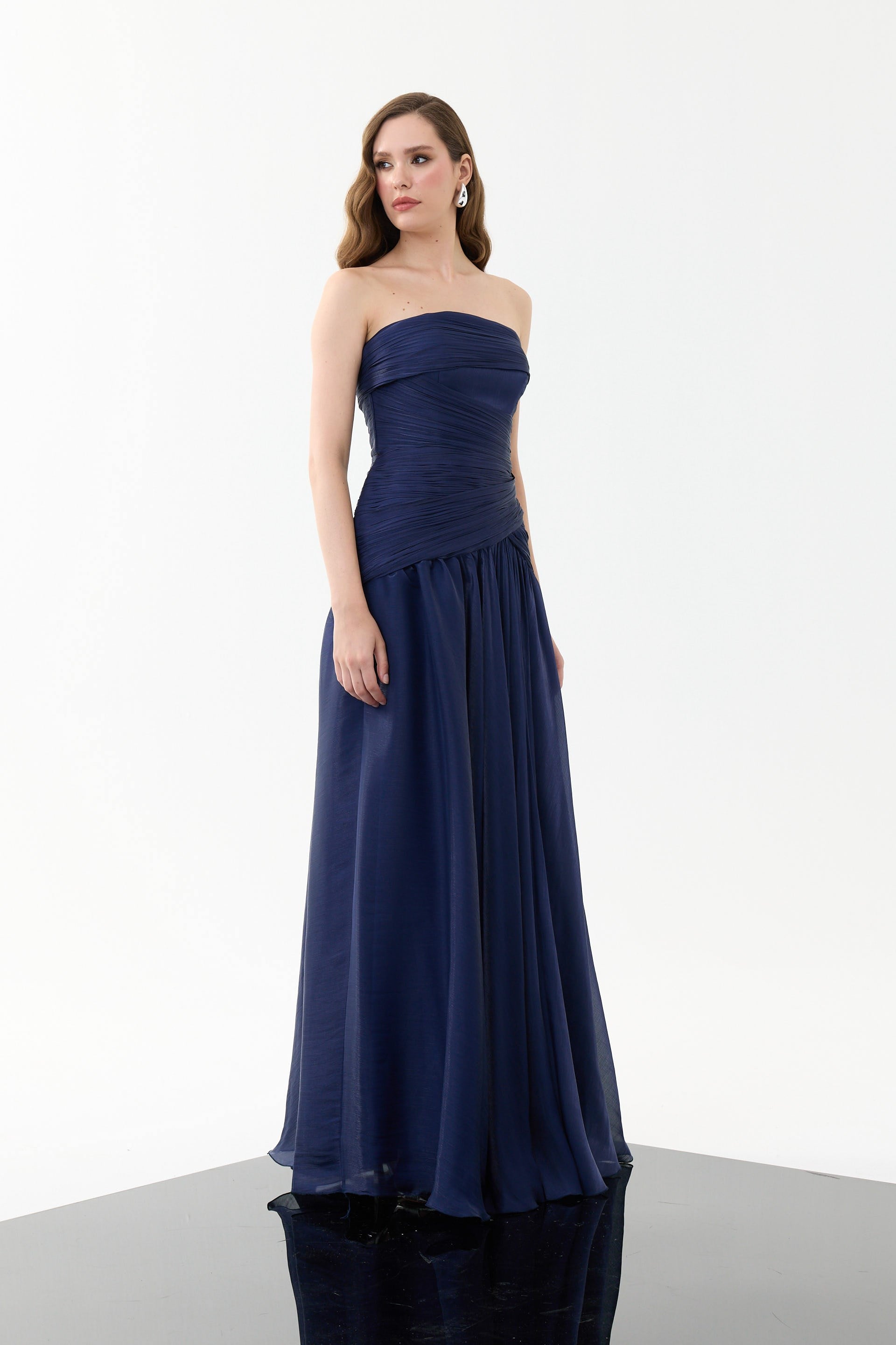 58752-14CARMENCarmen Lacivert Straplez Yırtmaçlı Organze Abiye Elbise