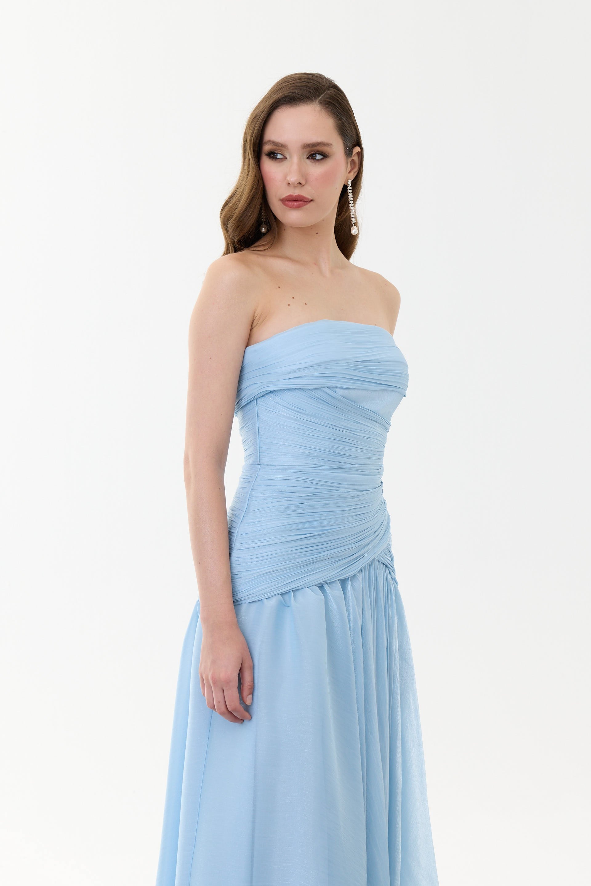 58752-1CARMENCarmen Bebe Mavi Straplez Yırtmaçlı Organze Abiye Elbise