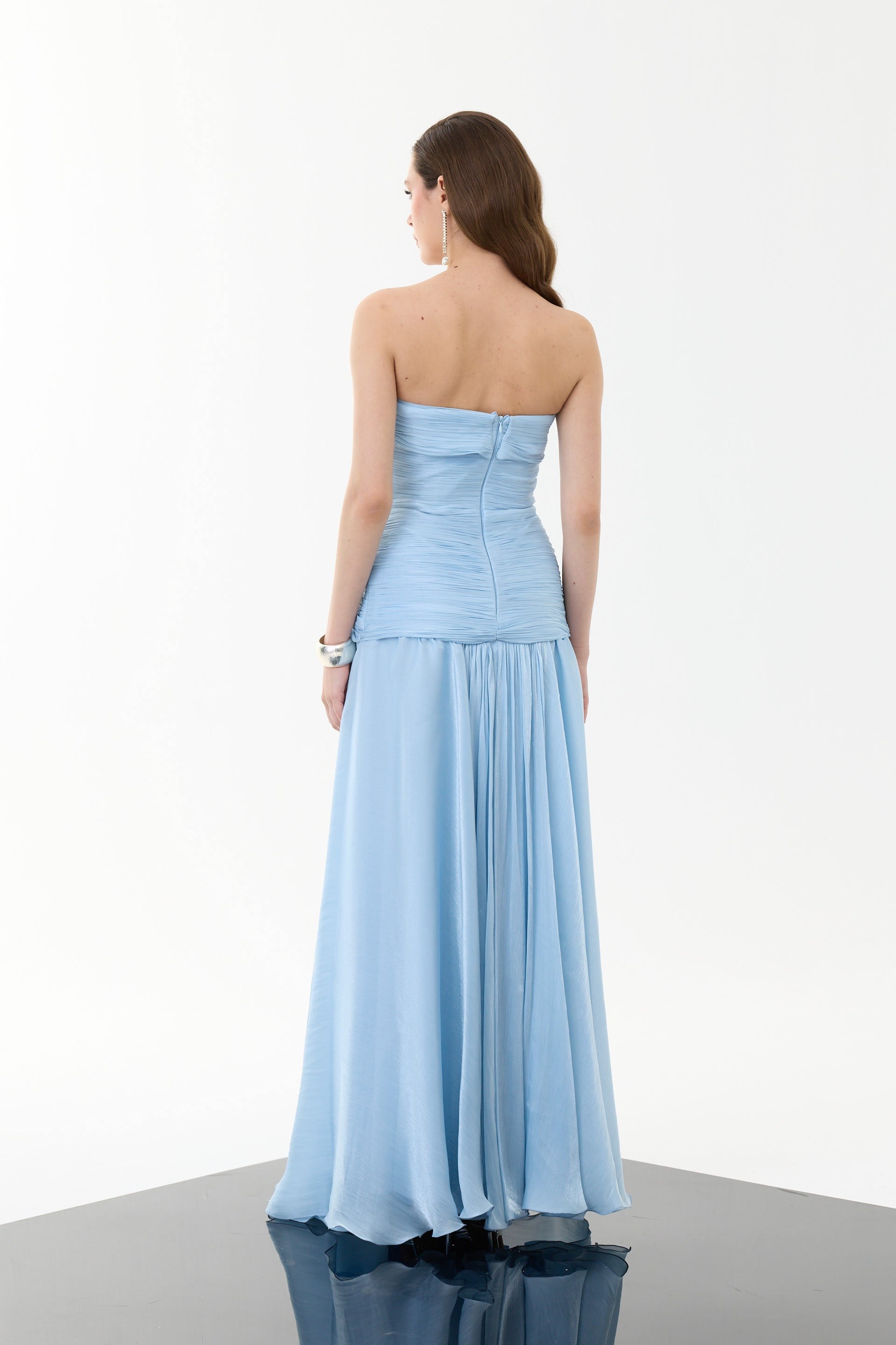 58752-1CARMENCarmen Bebe Mavi Straplez Yırtmaçlı Organze Abiye Elbise