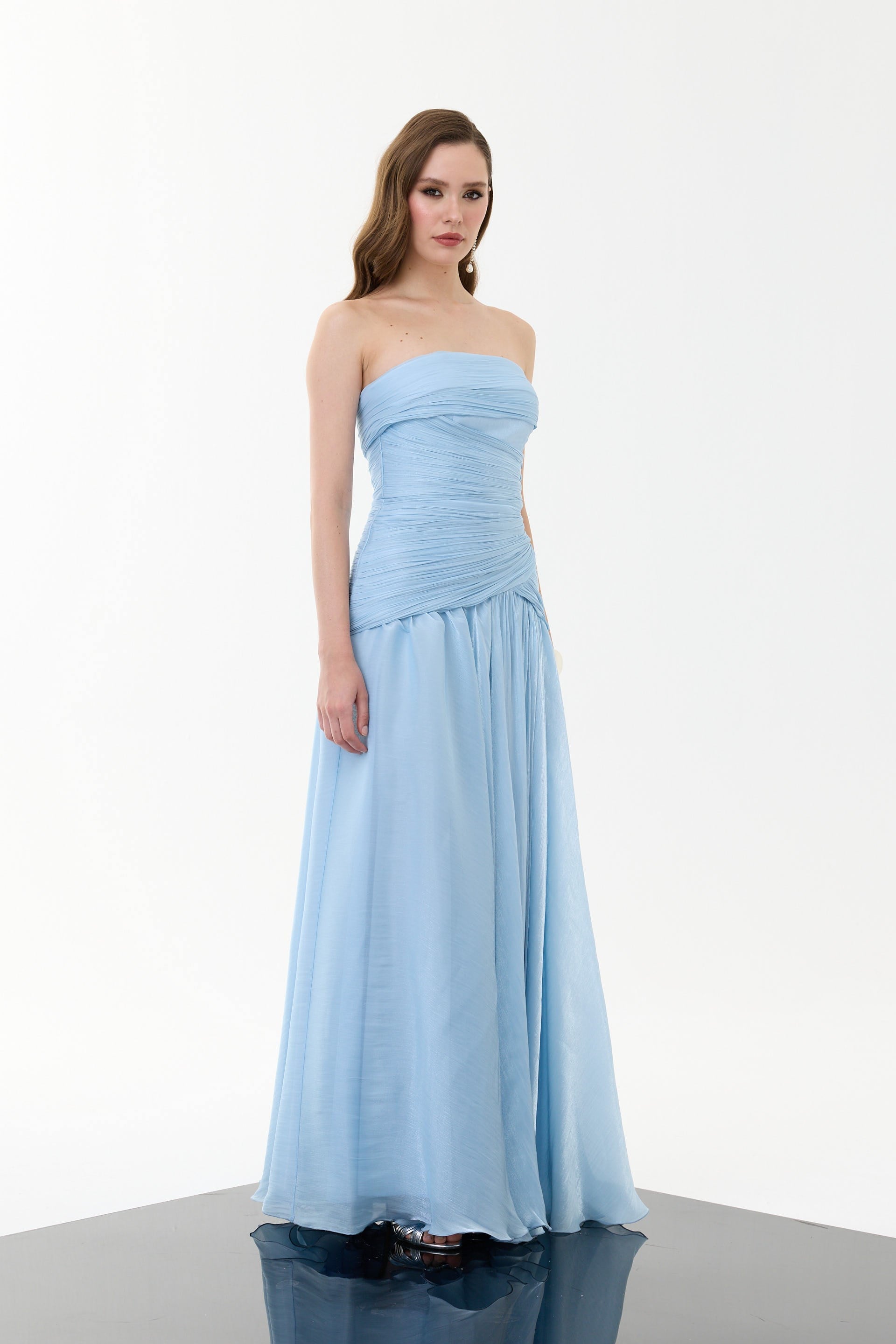 58752-1CARMENCarmen Bebe Mavi Straplez Yırtmaçlı Organze Abiye Elbise