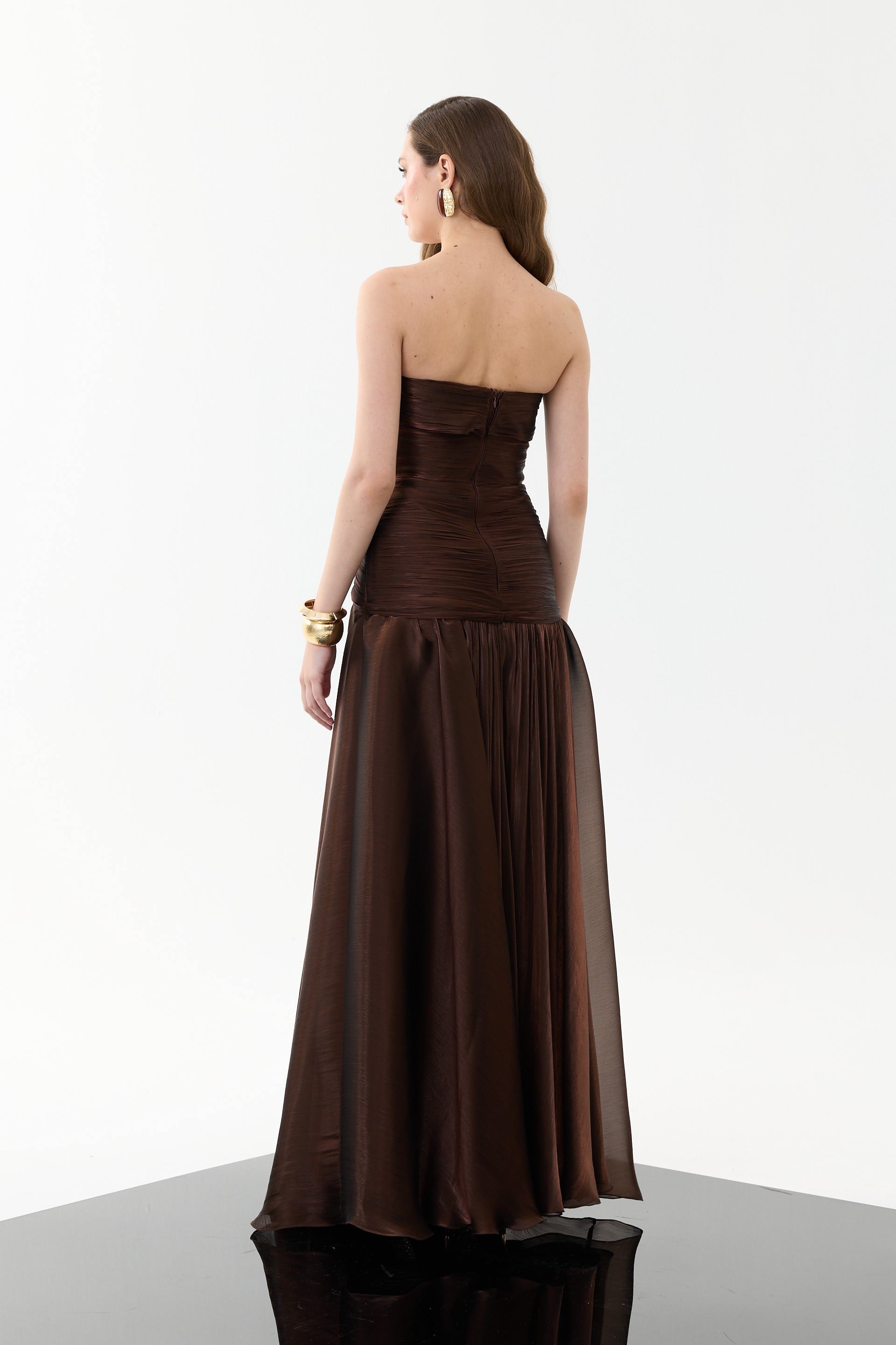 58752-38CARMENCarmen Kahve Straplez Yırtmaçlı Organze Abiye Elbise