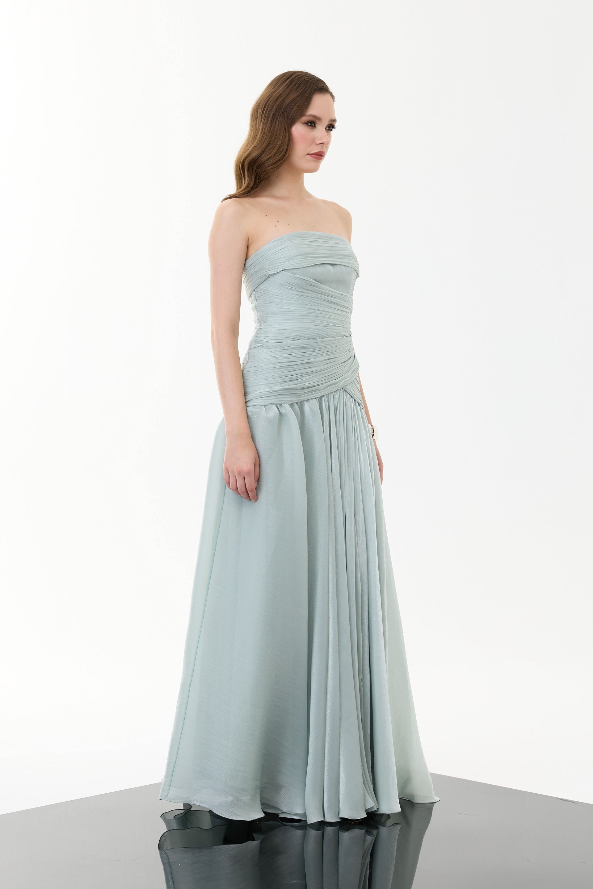 58752-86CARMENCarmen Çağla Straplez Yırtmaçlı Organze Abiye Elbise