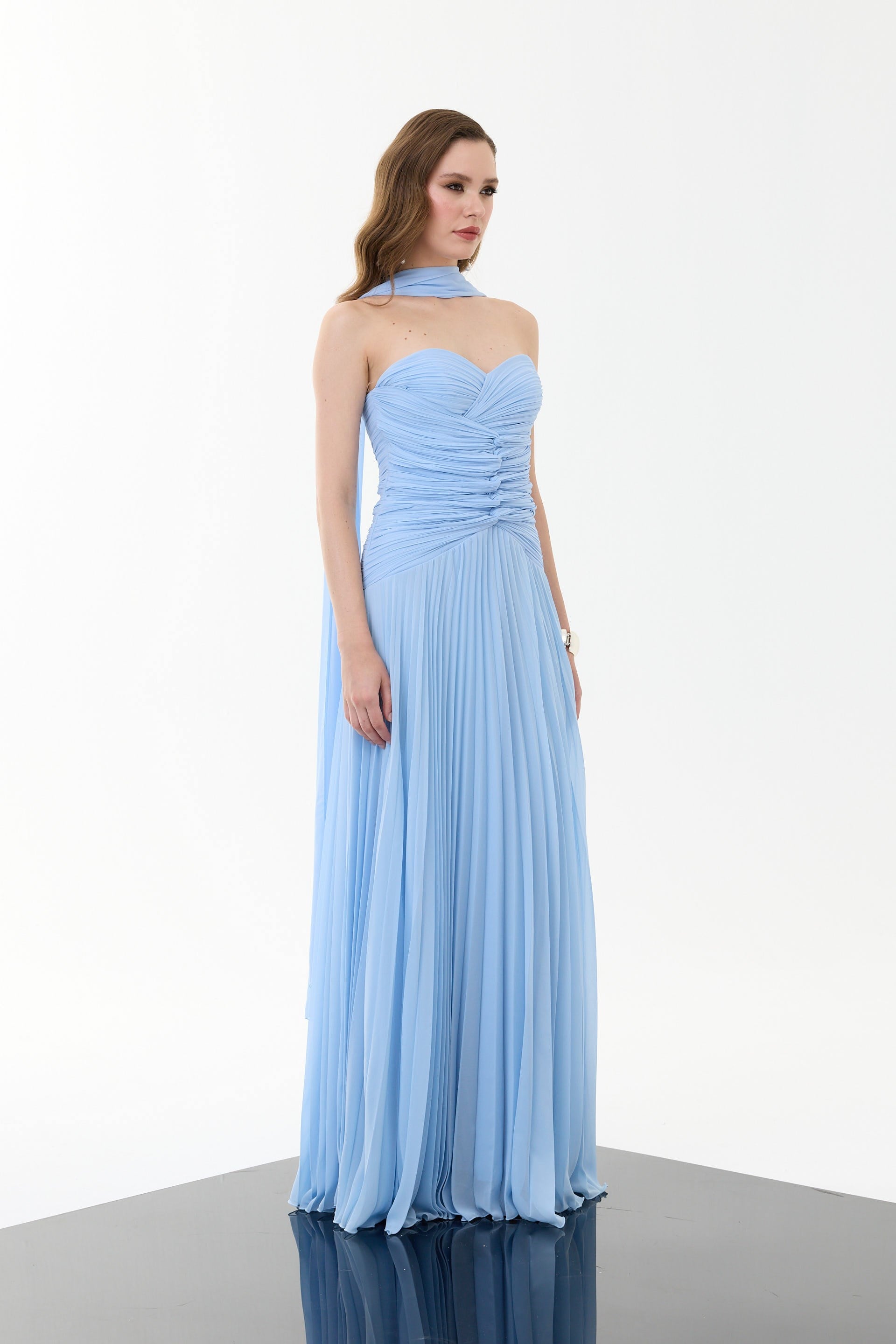 58757-1CARMENCarmen Bebe Mavi Straplez Şallı Şifon Abiye Elbise