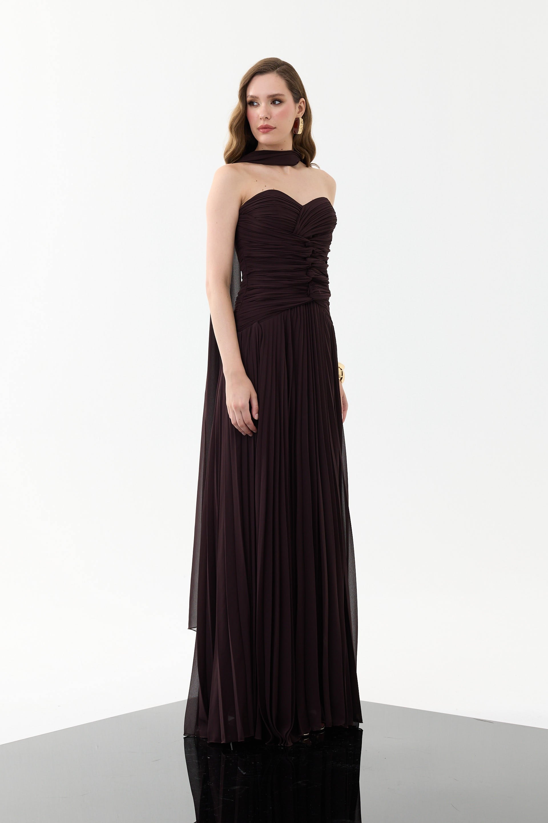 58757-38CARMENCarmen Kahve Straplez Şallı Şifon Abiye Elbise