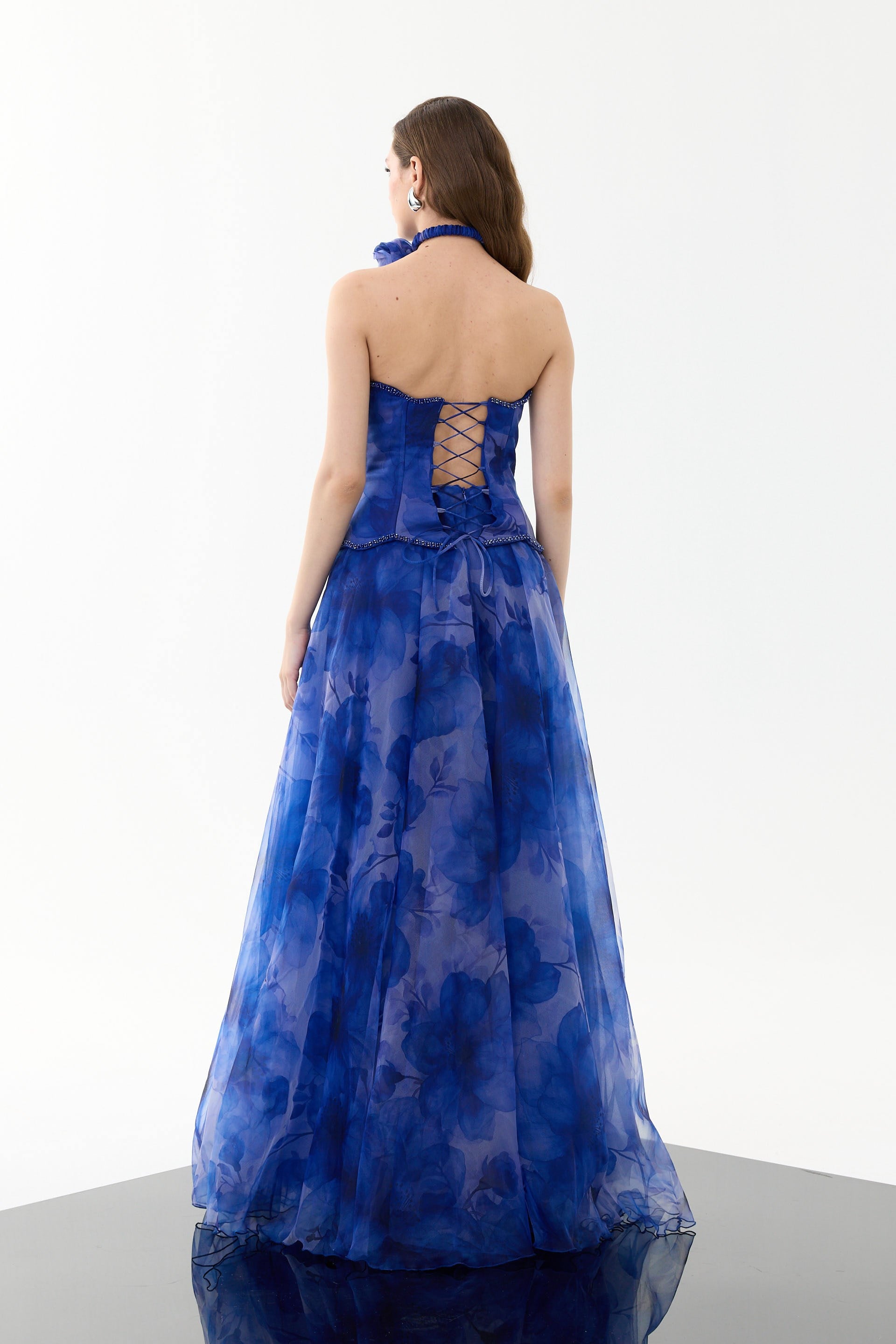 58760-25CARMENCarmen Saks Aksesuarlı Straplez Desenli Abiye Elbise