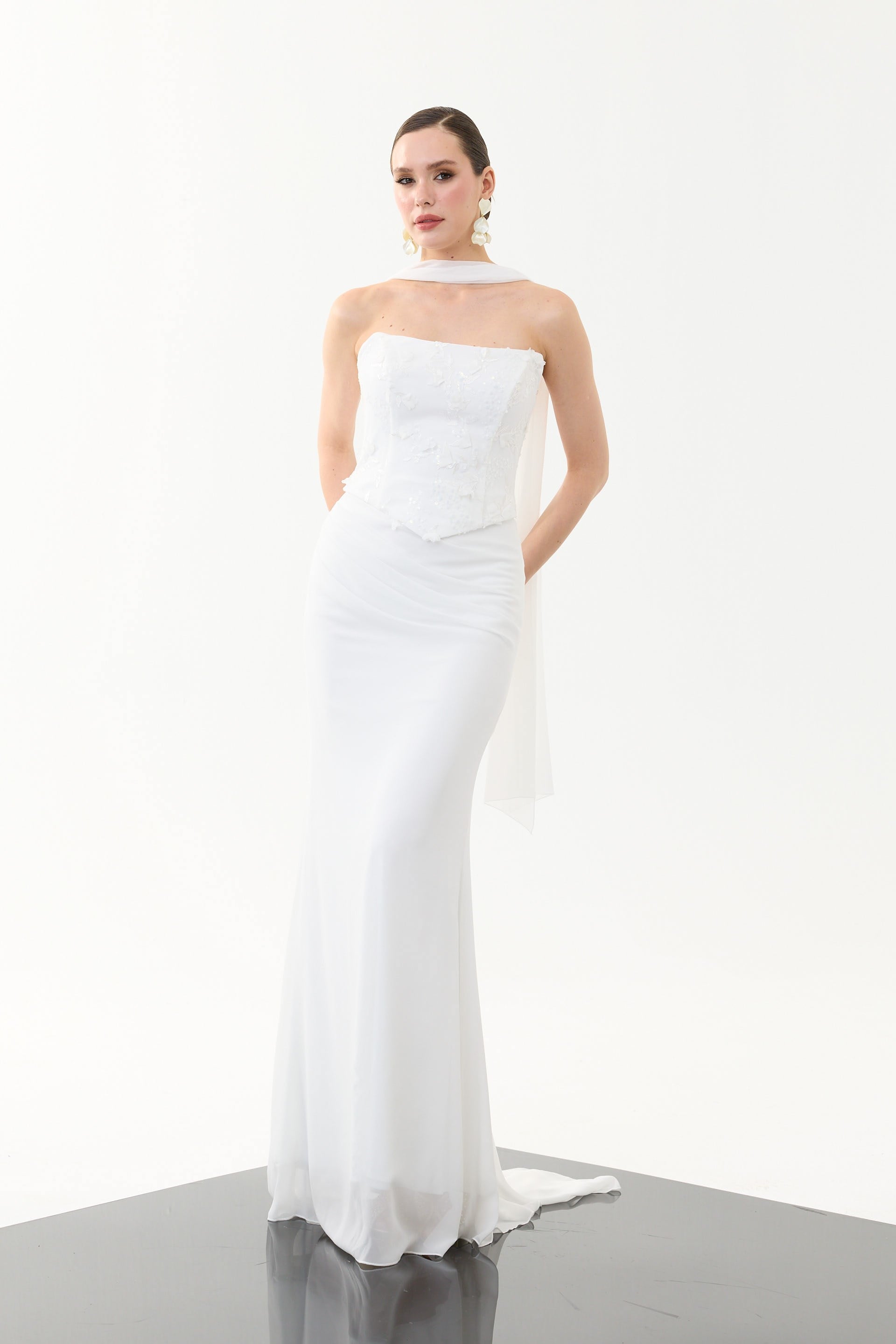 58793-2CARMENCarmen Beyaz Üstü Payet Şallı Şifon Nikah Elbisesi