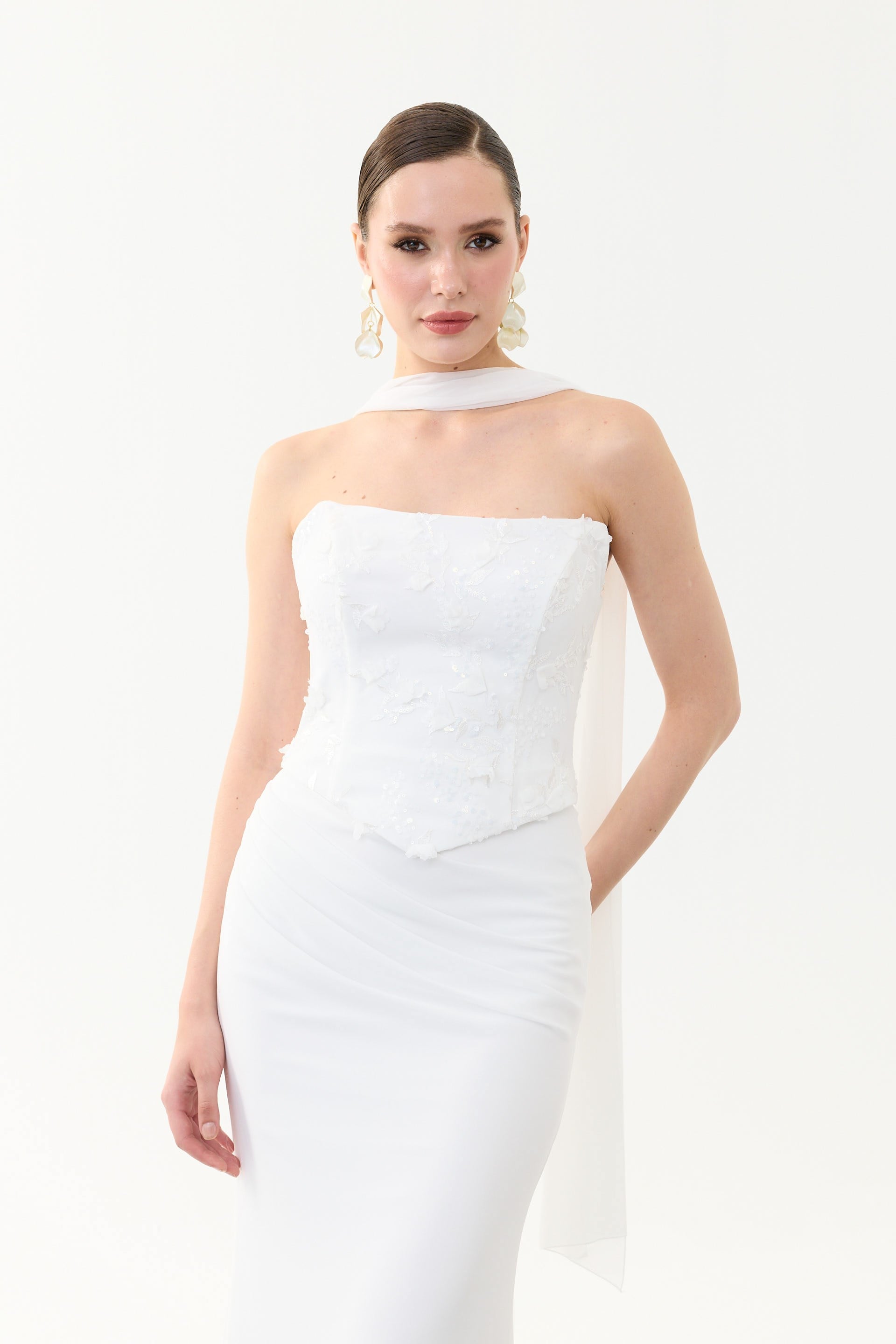 58793-2CARMENCarmen Beyaz Üstü Payet Şallı Şifon Nikah Elbisesi