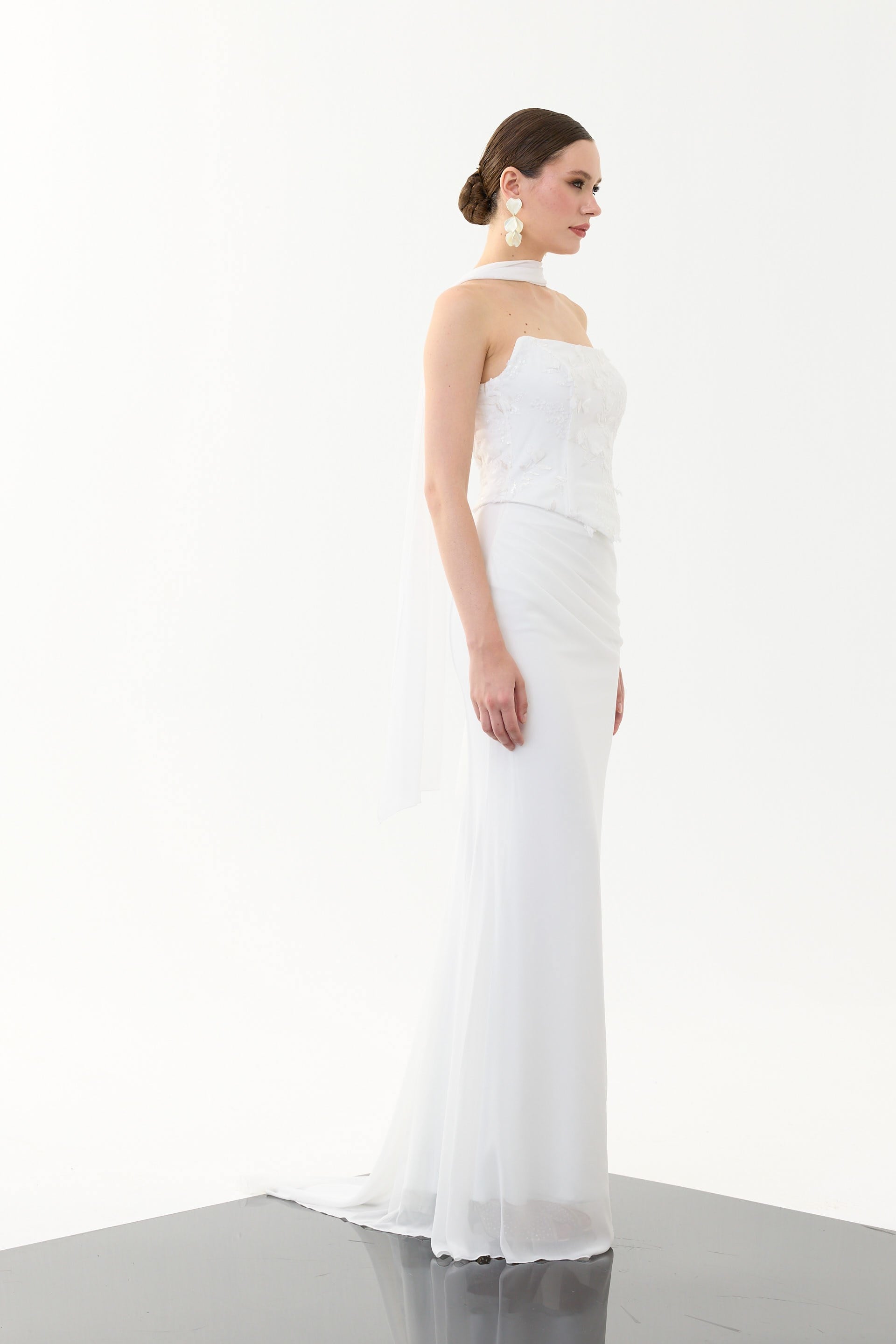 58793-2CARMENCarmen Beyaz Üstü Payet Şallı Şifon Nikah Elbisesi