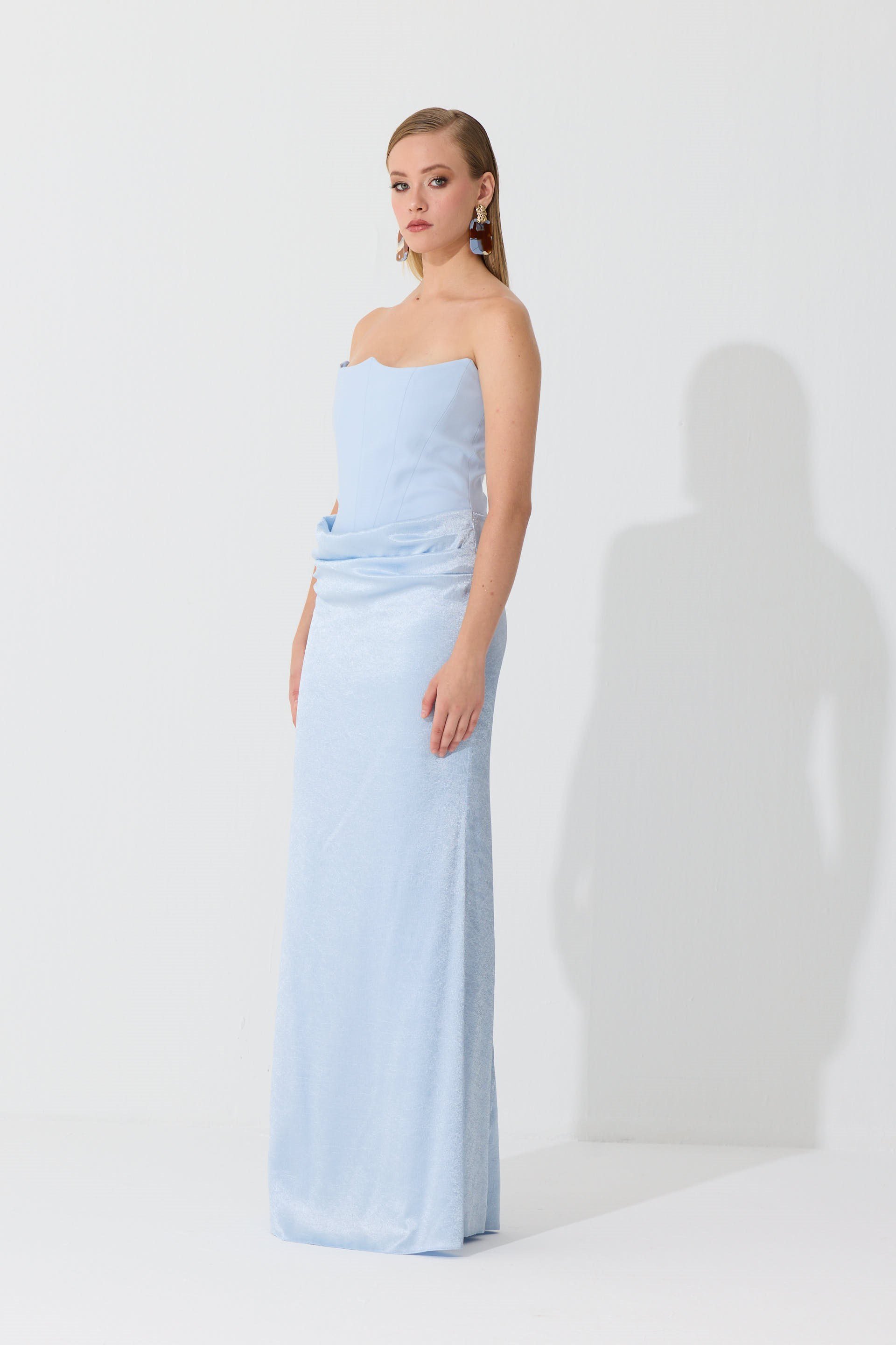 58799-1CARMENCarmen Bebe Mavi Üstü Krep Altı Saten Straplez Abiye Elbise