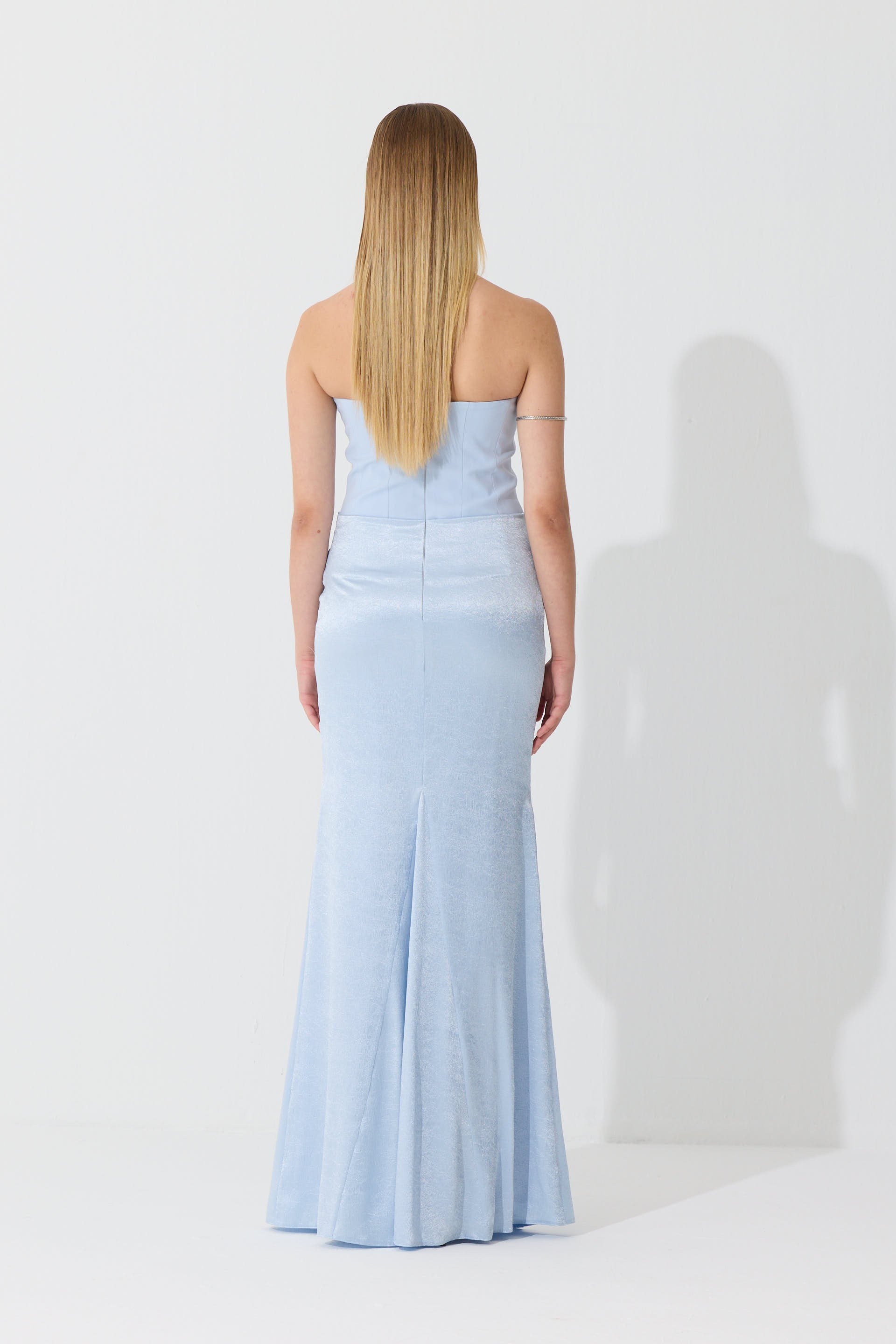 58799-1CARMENCarmen Bebe Mavi Üstü Krep Altı Saten Straplez Abiye Elbise