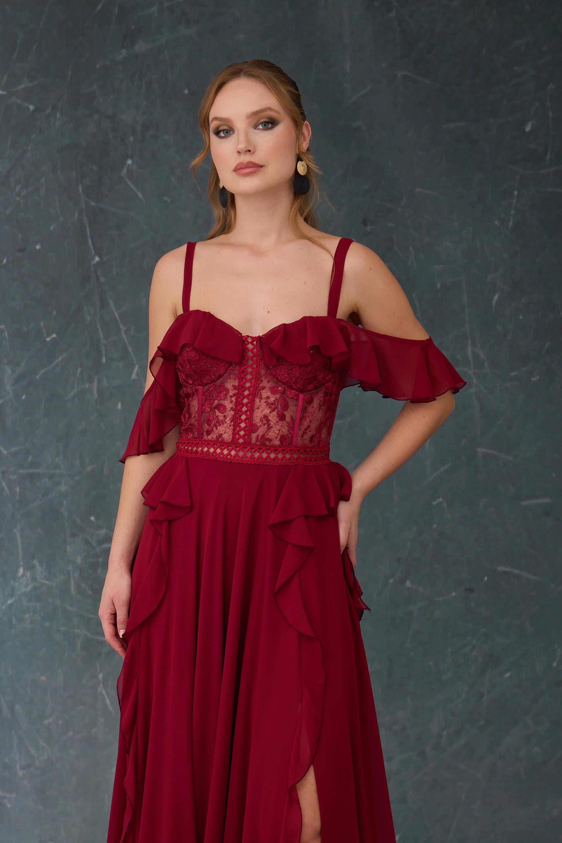 PC55528-3CARMENCarmen Bordo Volanlı Üstü Dantel Yırtmaçlı Abiye Elbise