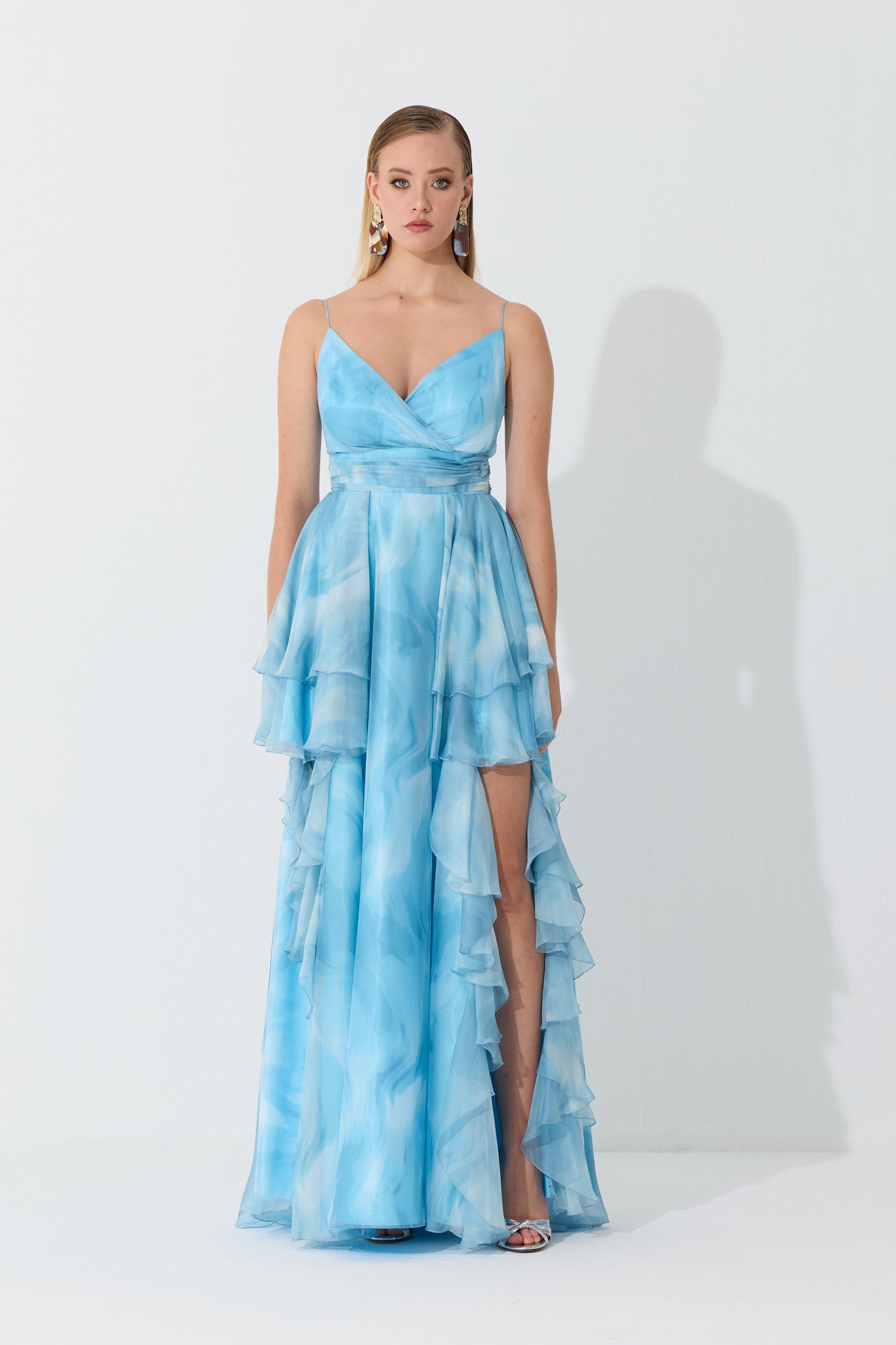 55886-16Eva FashionEva Fashion Mavi Askılı Yırtmaçlı Desenli Abiye Elbise