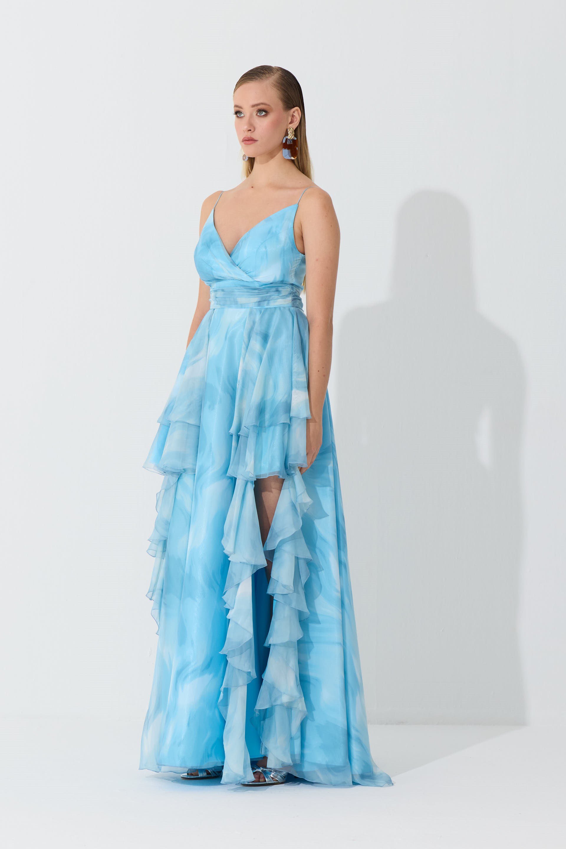 55886-16Eva FashionEva Fashion Mavi Askılı Yırtmaçlı Desenli Abiye Elbise