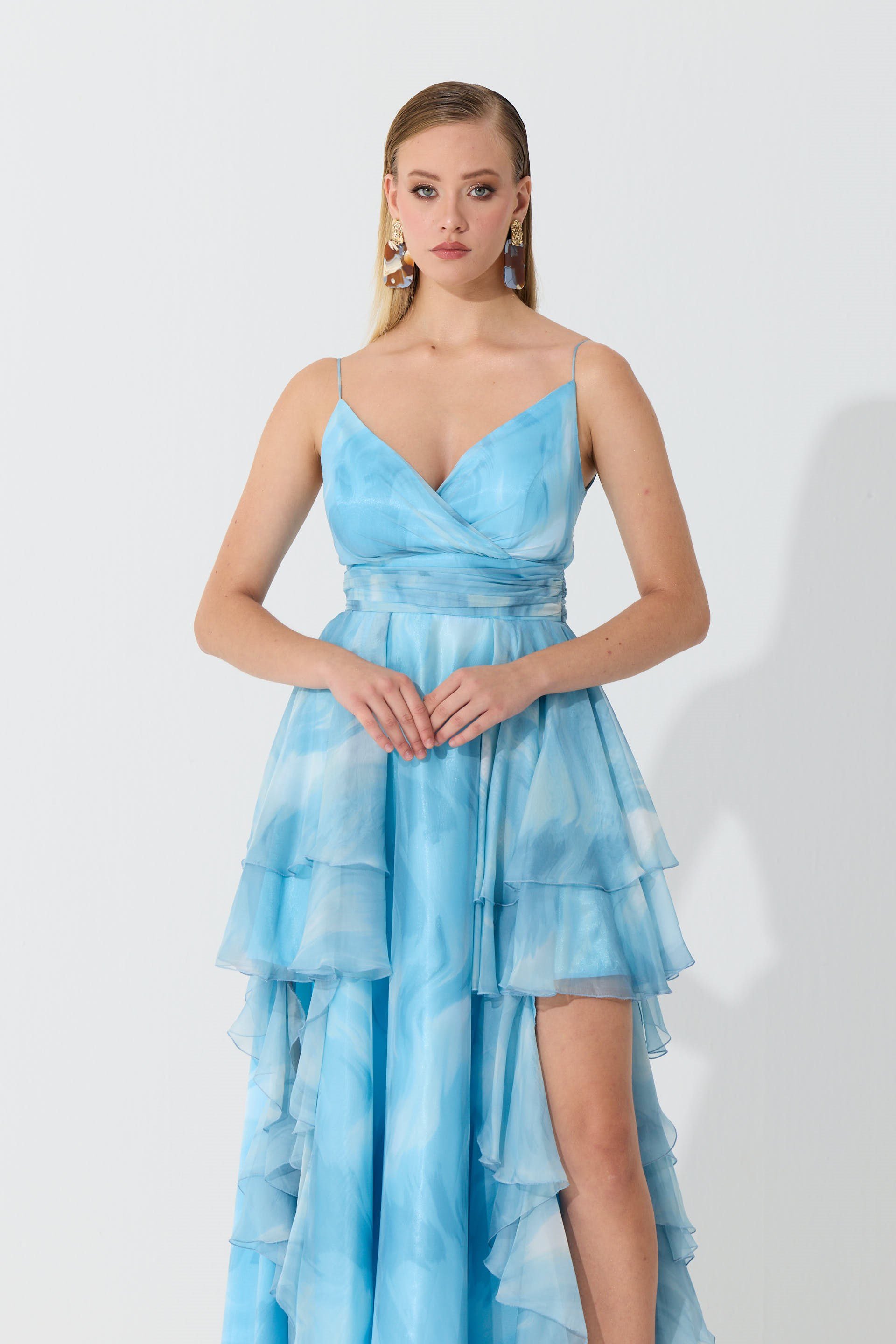 55886-16Eva FashionEva Fashion Mavi Askılı Yırtmaçlı Desenli Abiye Elbise