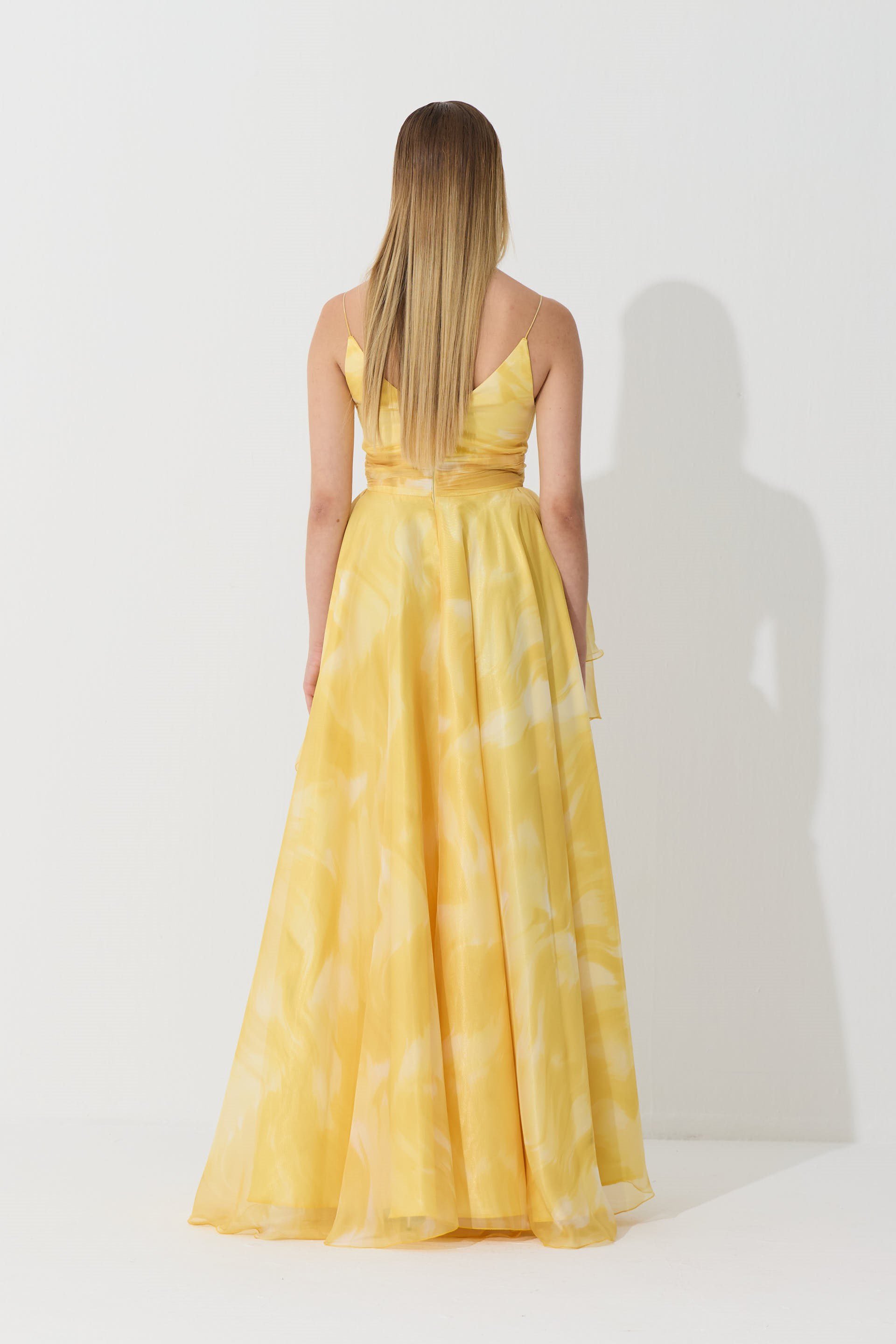55886-26Eva FashionEva Fashion Sarı Askılı Yırtmaçlı Desenli Abiye Elbise
