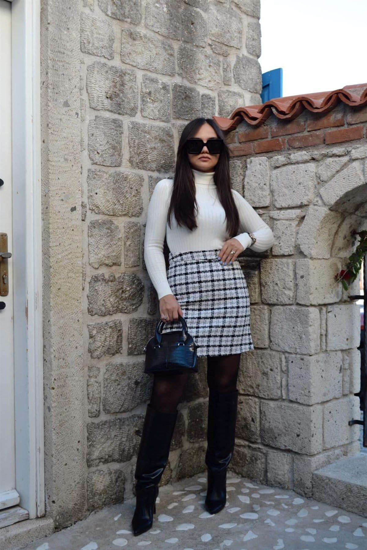 BEYAZ BOĞAZLI TRİKO