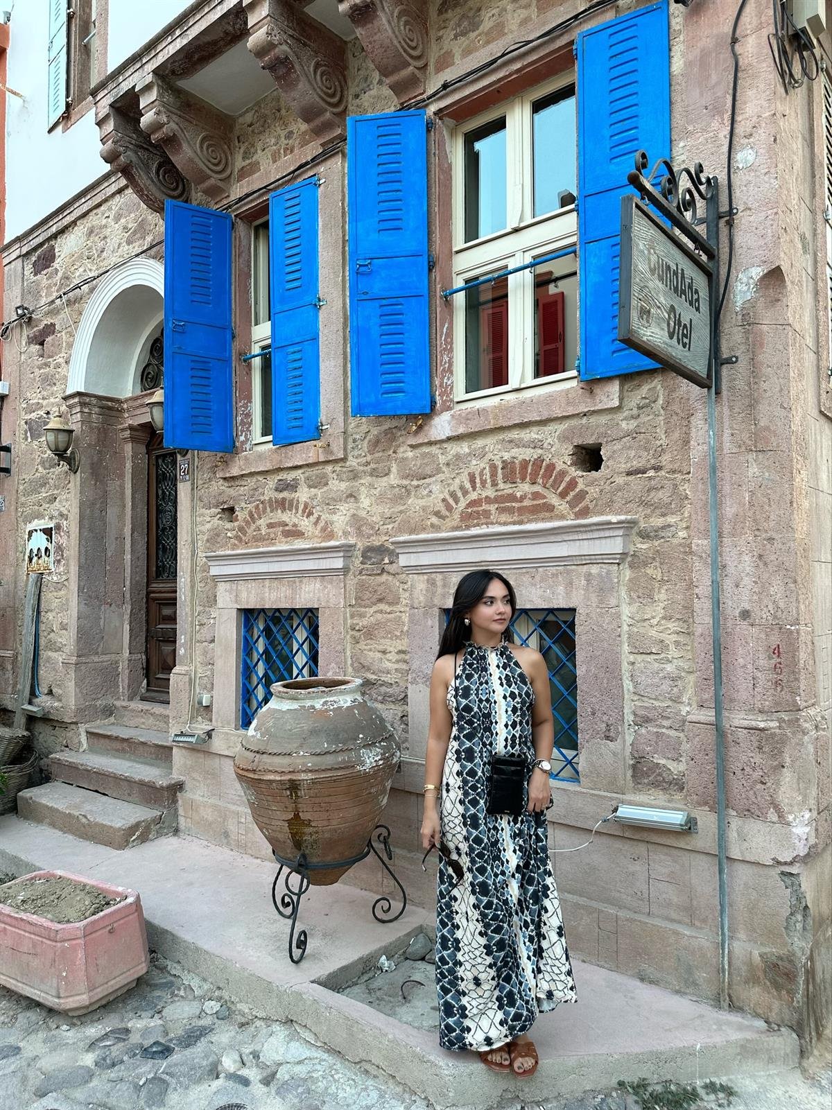 DESENLİ HALTER YAKA ELBİSE