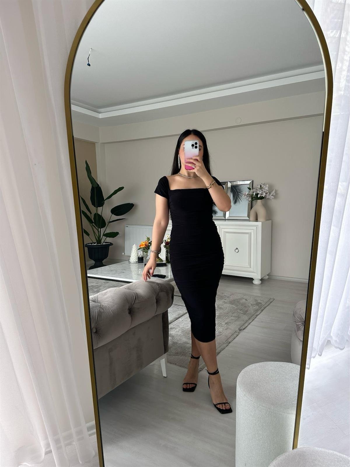 DRAPELİ SİYAH ELBİSE